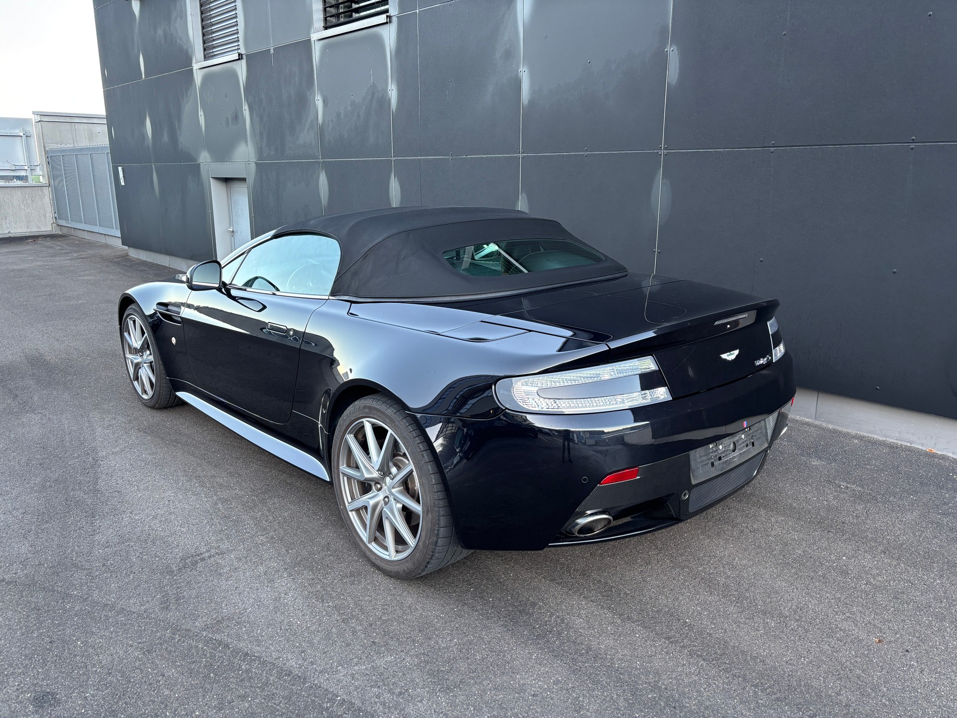 ASTON MARTIN V8 Vantage 4.7 S Sportshift-image-6