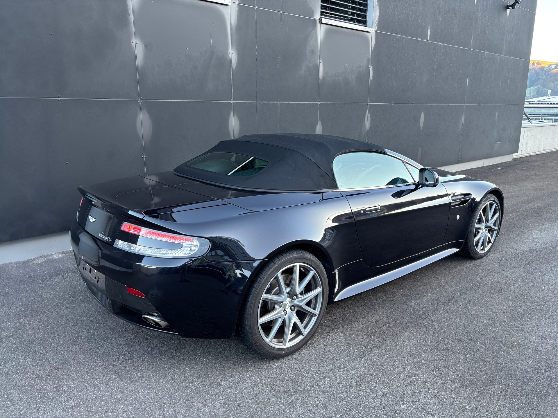 ASTON MARTIN V8 Vantage 4.7 S Sportshift-image-8