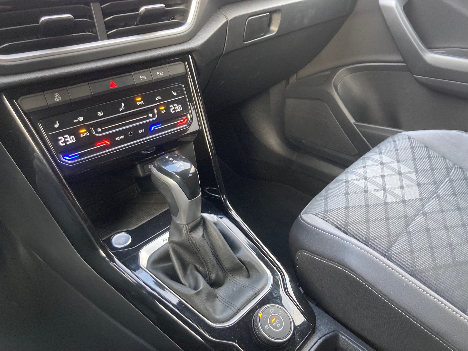 VW T-Roc 2.0 TSI R-Line 4M-image-11