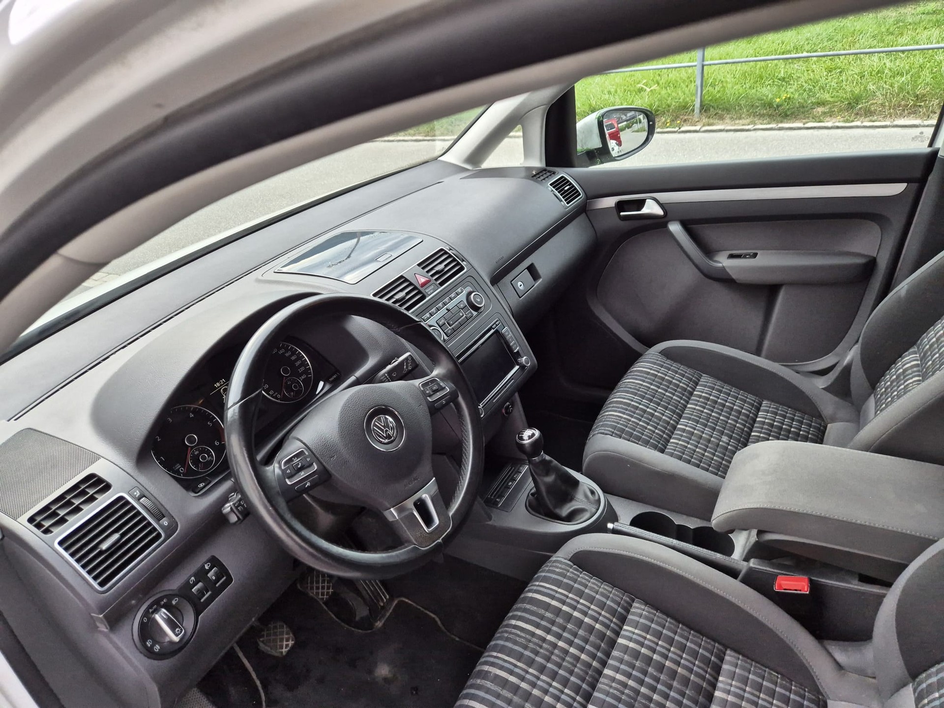 VW CrossTouran 1.6 TDI-image-6