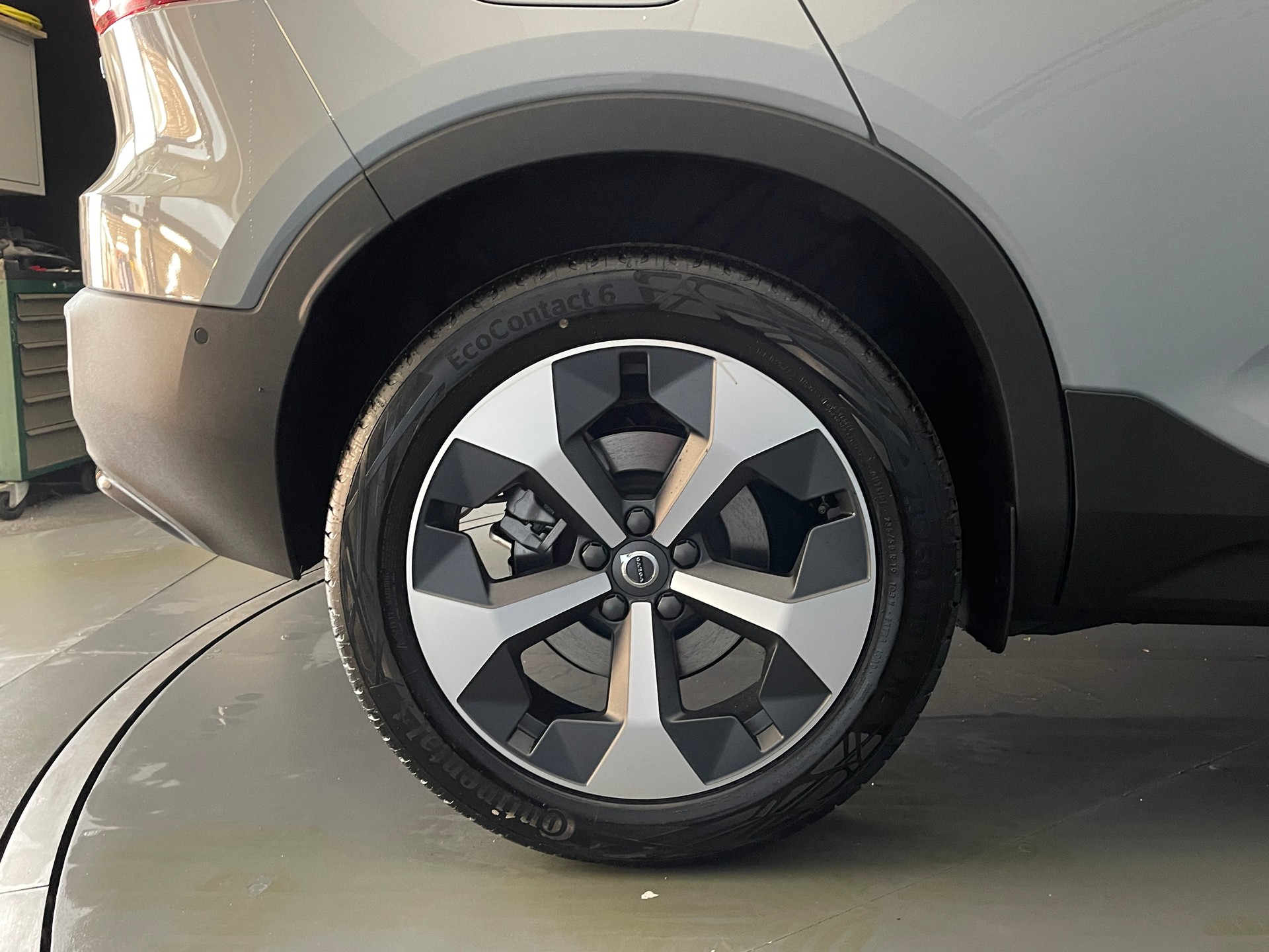 VOLVO XC40 2.0 B4 MH Ultra Dark-showroom-element-3
