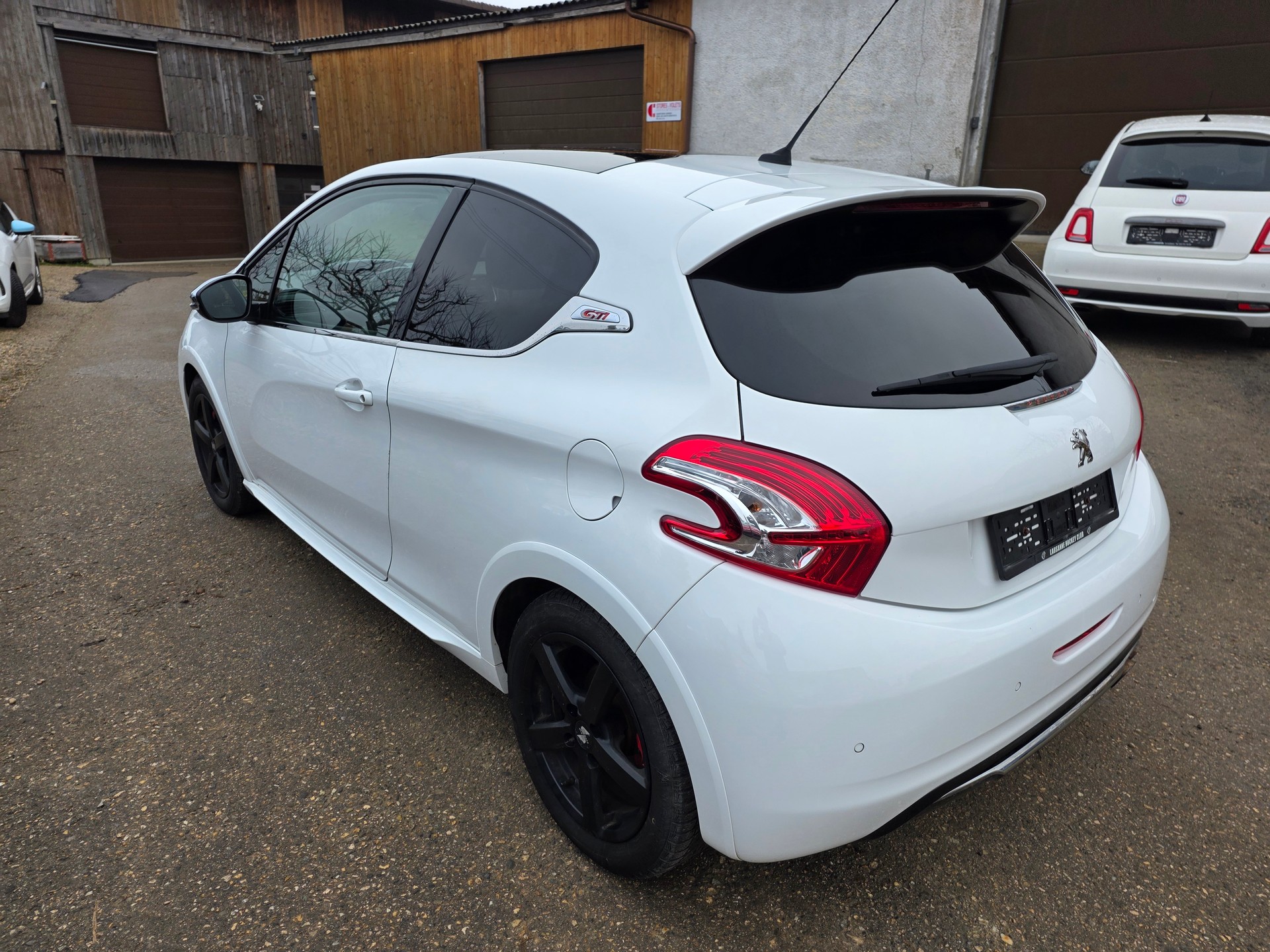 PEUGEOT 208 1.6 Turbo GTi-image-6