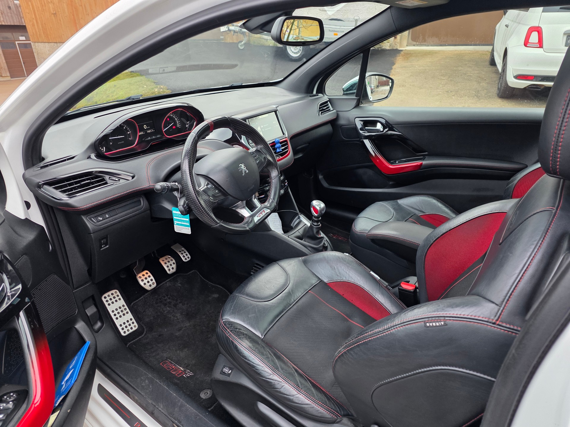 PEUGEOT 208 1.6 Turbo GTi-image-10