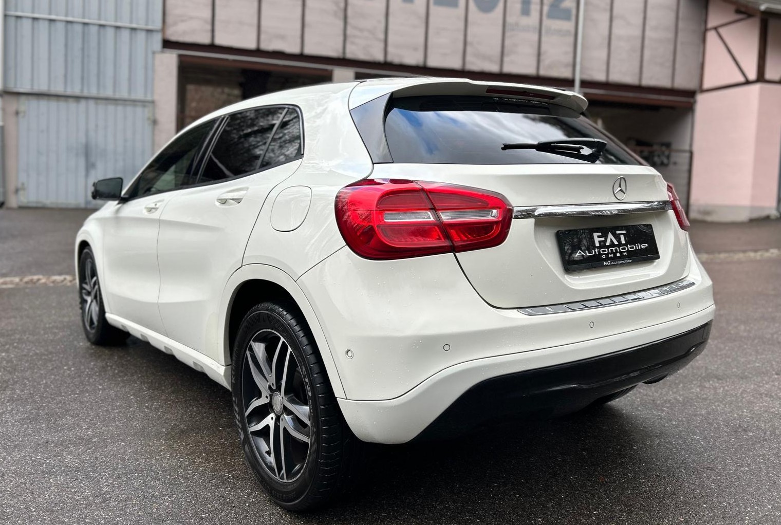 MERCEDES-BENZ GLA 200 CDI Swiss Star Edition 4Matic 7G-DCT-showroom-element-2