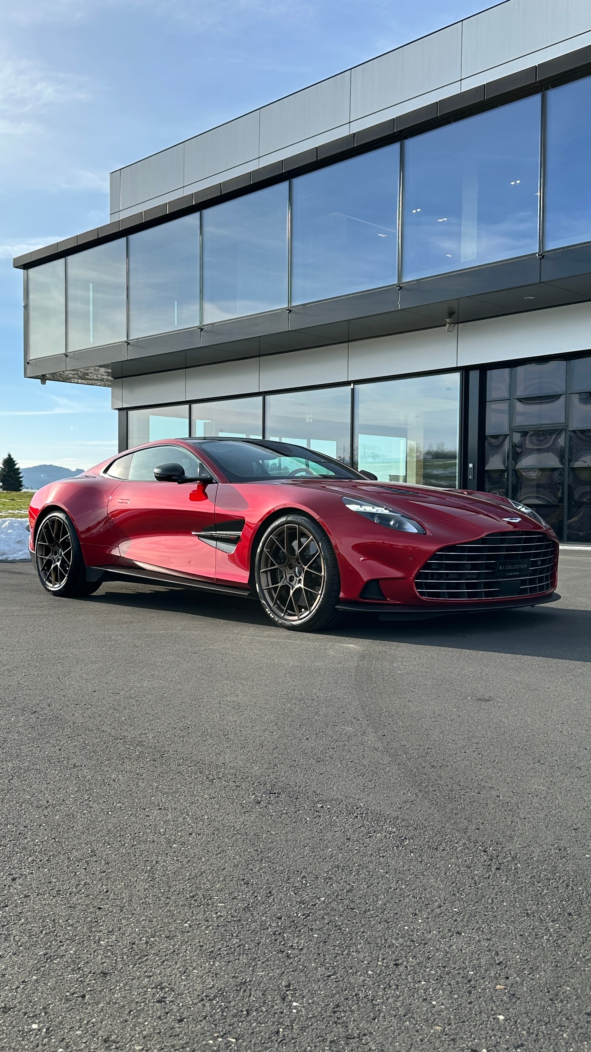 ASTON MARTIN V12 Vanquish-image-6