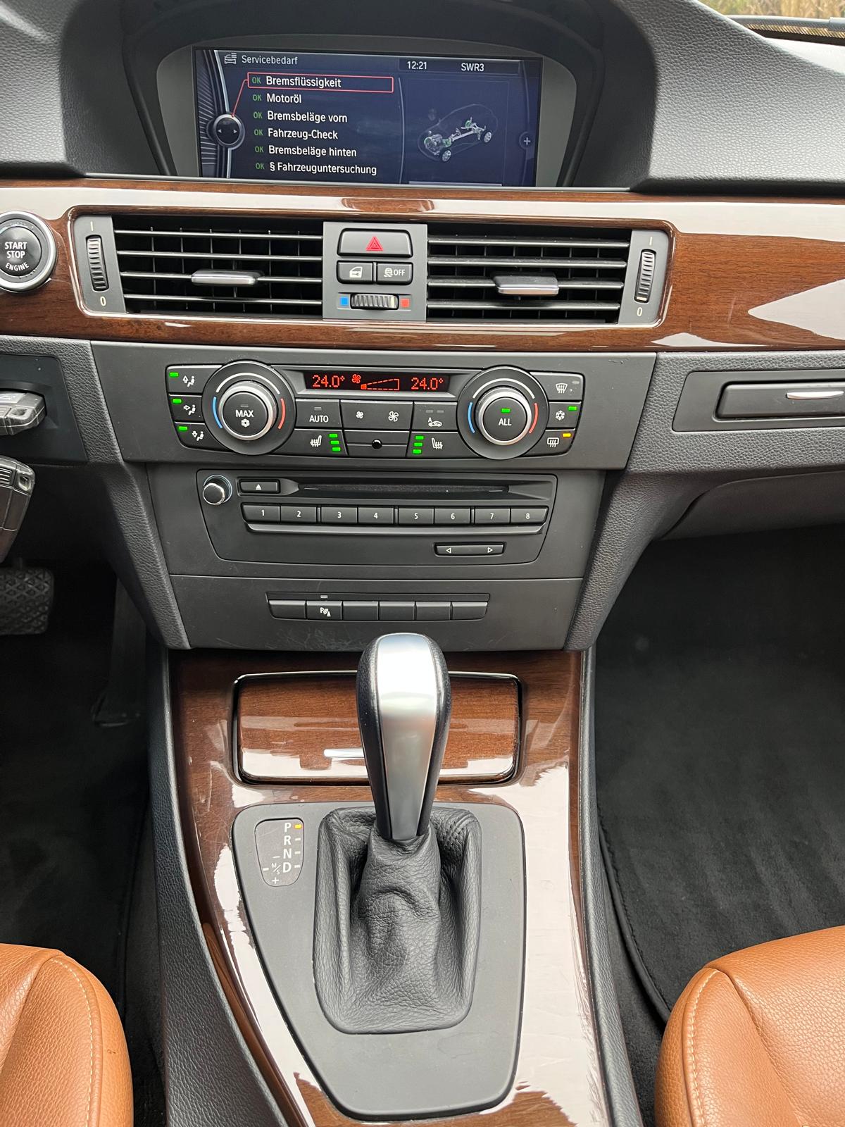 BMW 318i Touring Steptronic-image-11