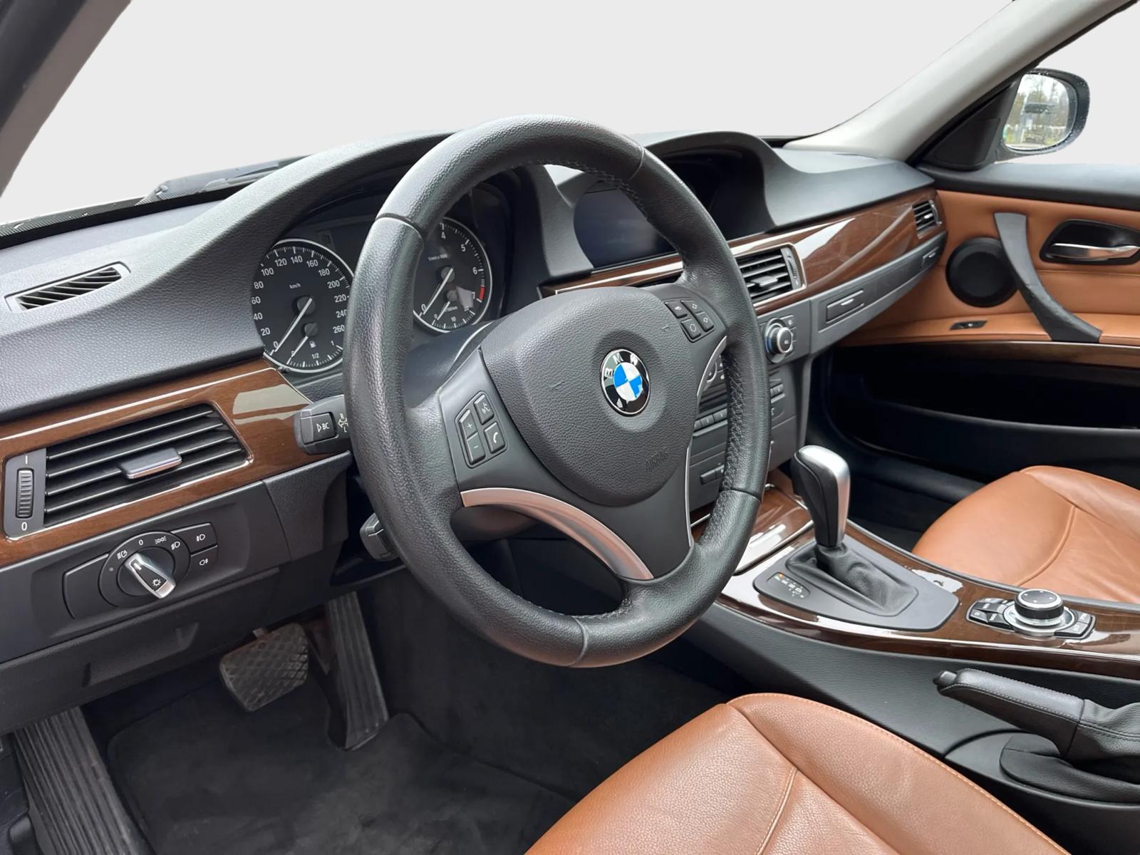 BMW 318i Touring Steptronic-image-9