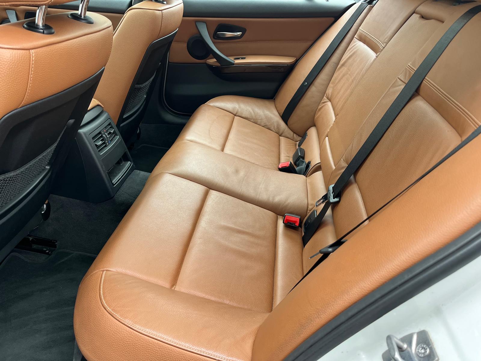BMW 318i Touring Steptronic-image-10
