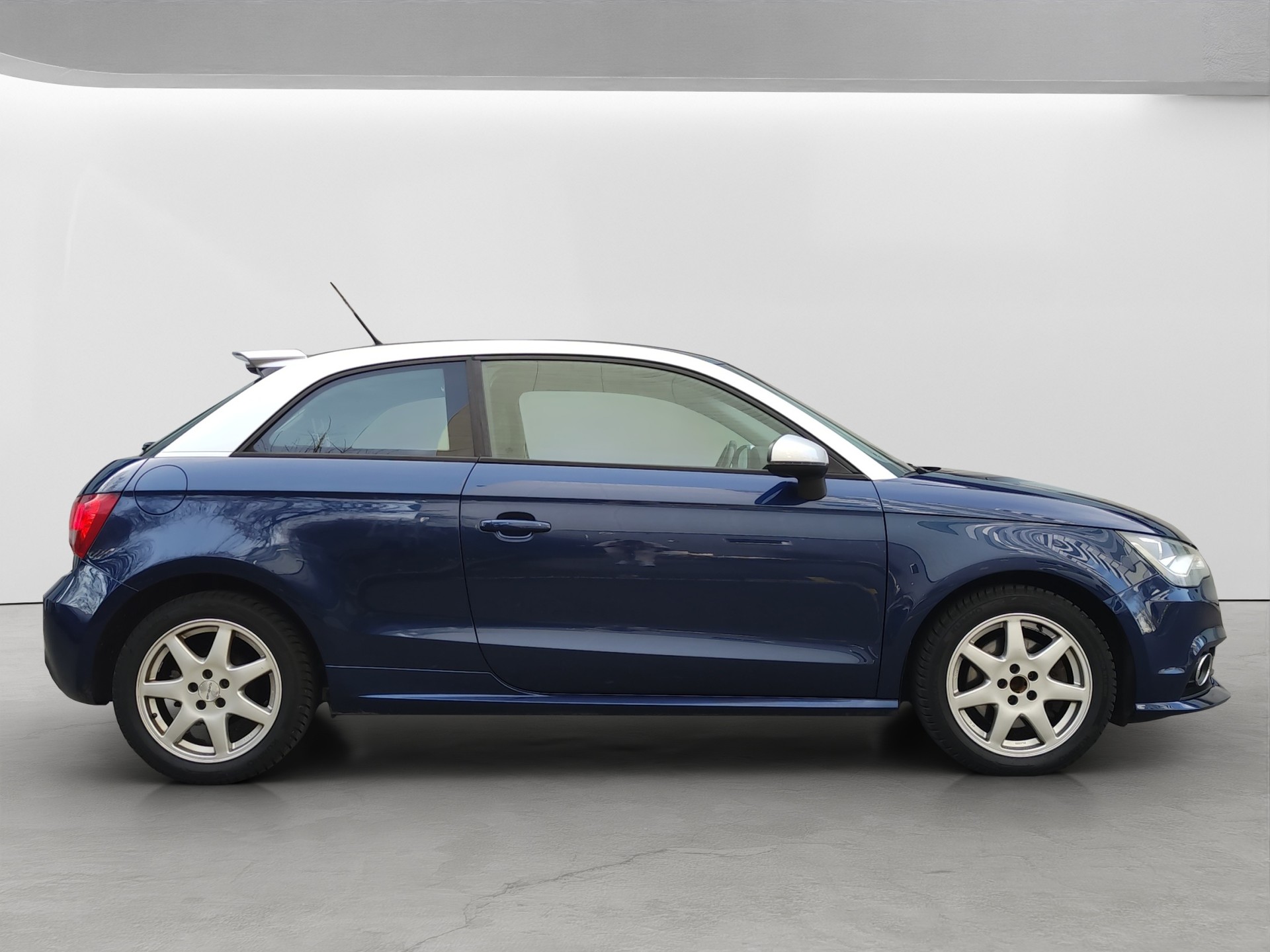 AUDI A1 1.4 TFSI Attraction S-tronic-image-7