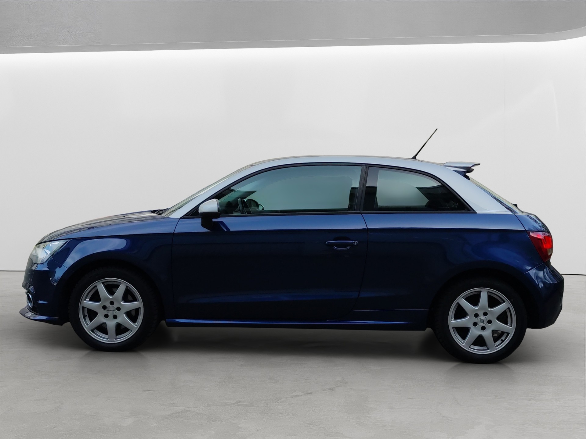 AUDI A1 1.4 TFSI Attraction S-tronic-showroom-element-1