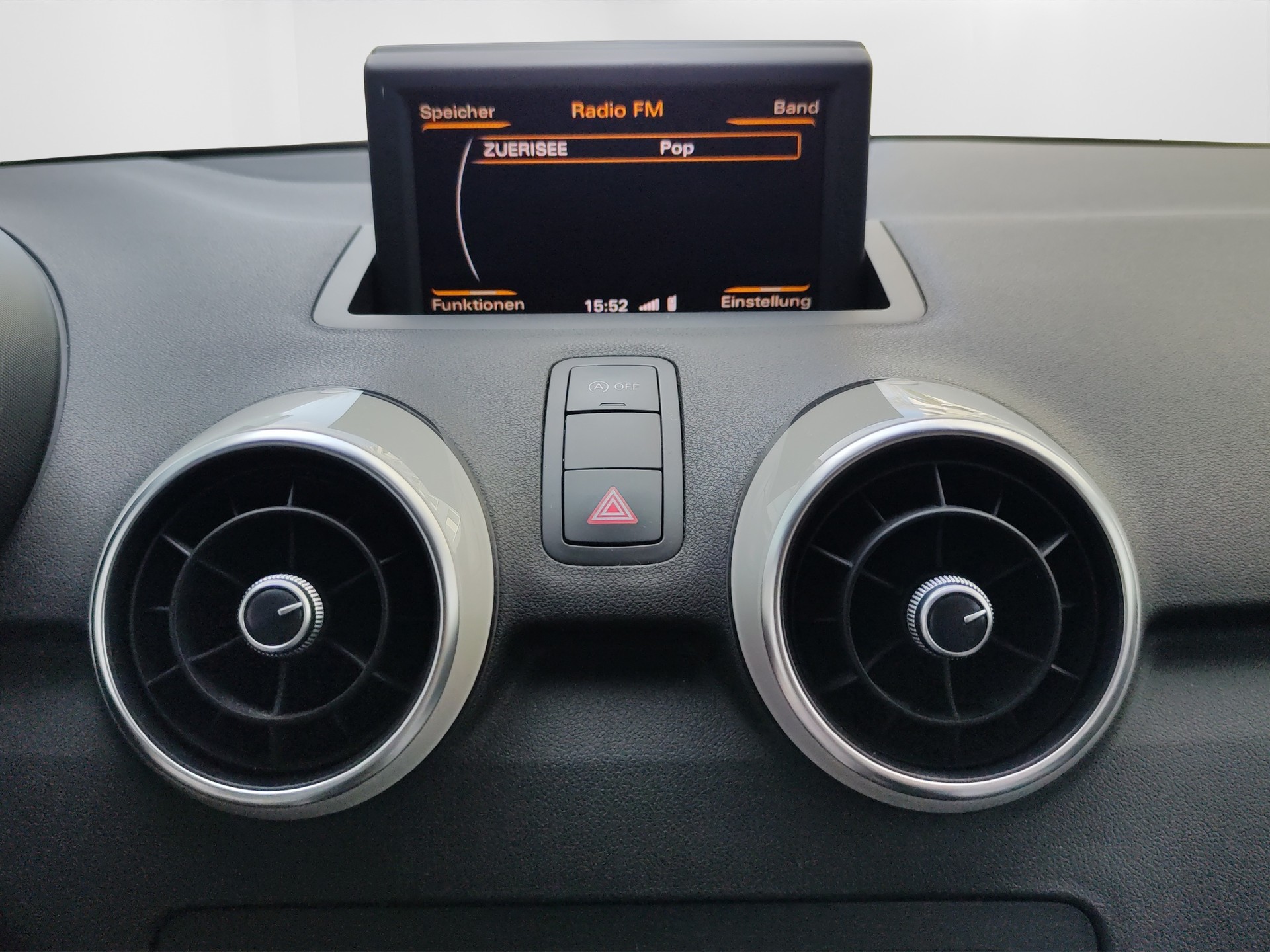 AUDI A1 1.4 TFSI Attraction S-tronic-image-19