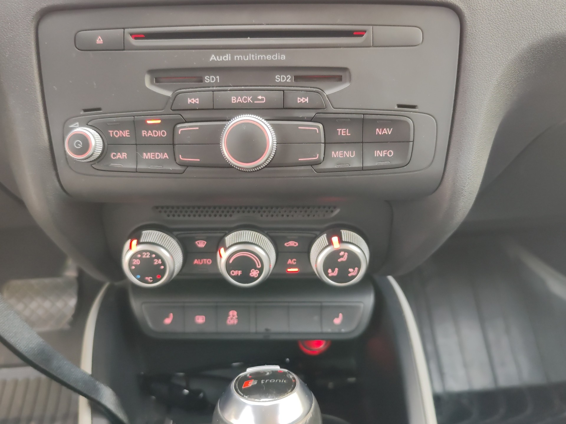 AUDI A1 1.4 TFSI Attraction S-tronic-image-18