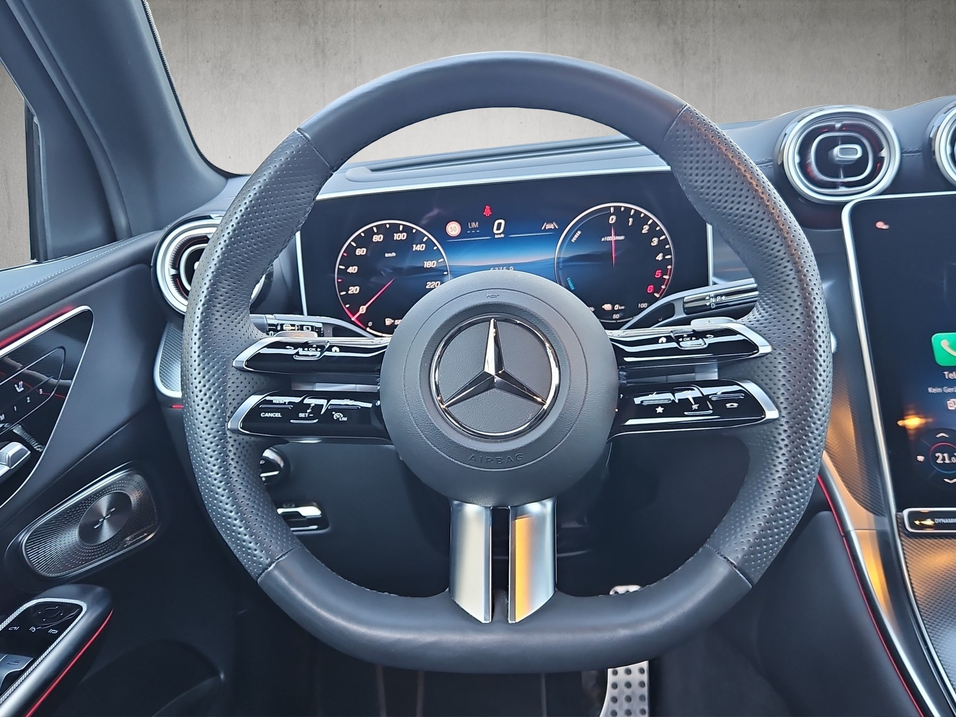 MERCEDES-BENZ GLC 300 de AMG Line 4matic-image-9