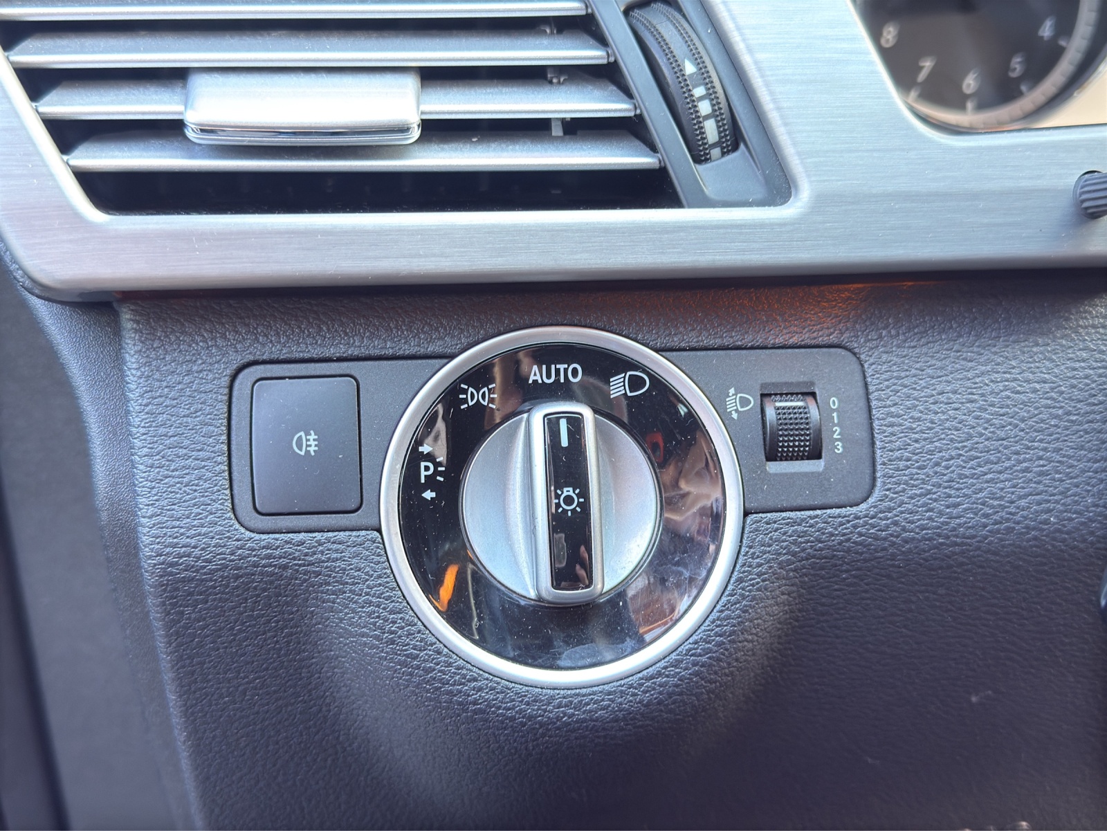 MERCEDES-BENZ E 250 CDI BlueEfficiency Avantgarde 7G-Tronic-image-10
