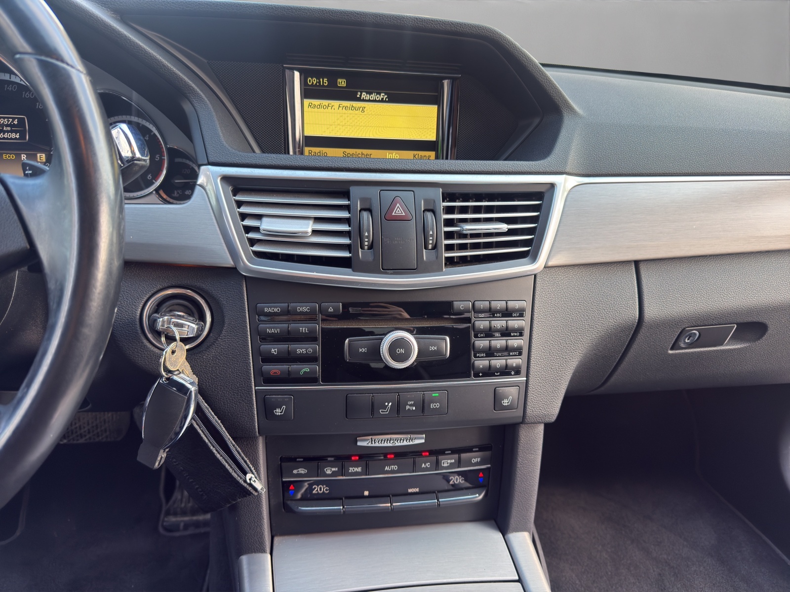 MERCEDES-BENZ E 250 CDI BlueEfficiency Avantgarde 7G-Tronic-image-15