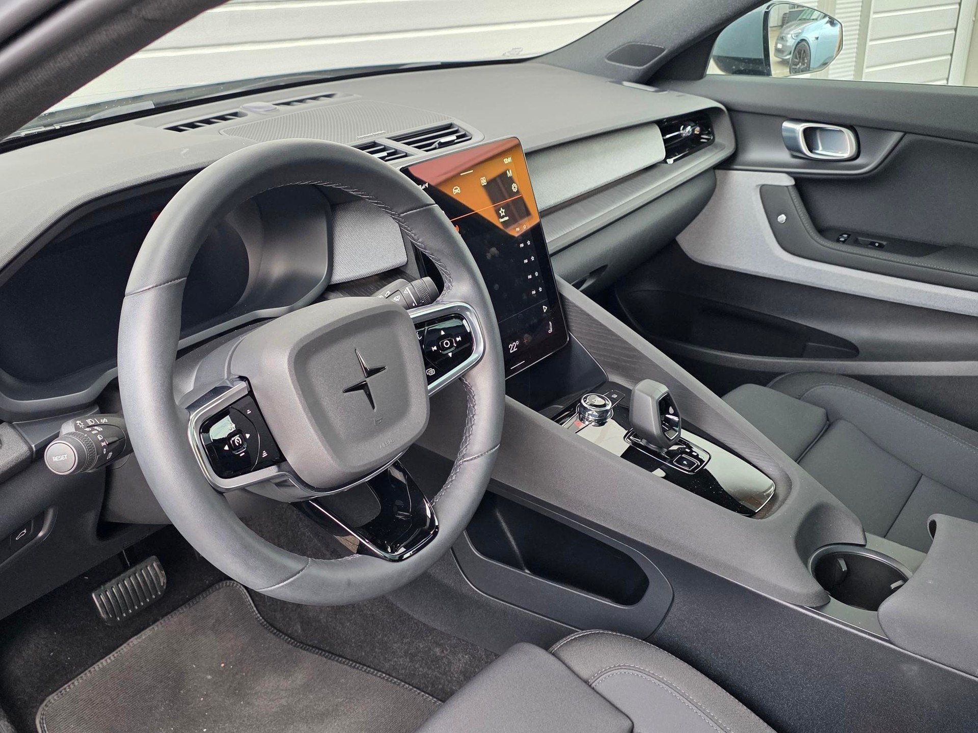 POLESTAR Polestar 2 Long Range Dual 78 kWh **GRATIS-SERVICE -GLASDACH -PLUS PAKET -WÄRME PUMPE -BATT. ZERTIFIKAT -GARANTIE BIS 05.2030**-image-7