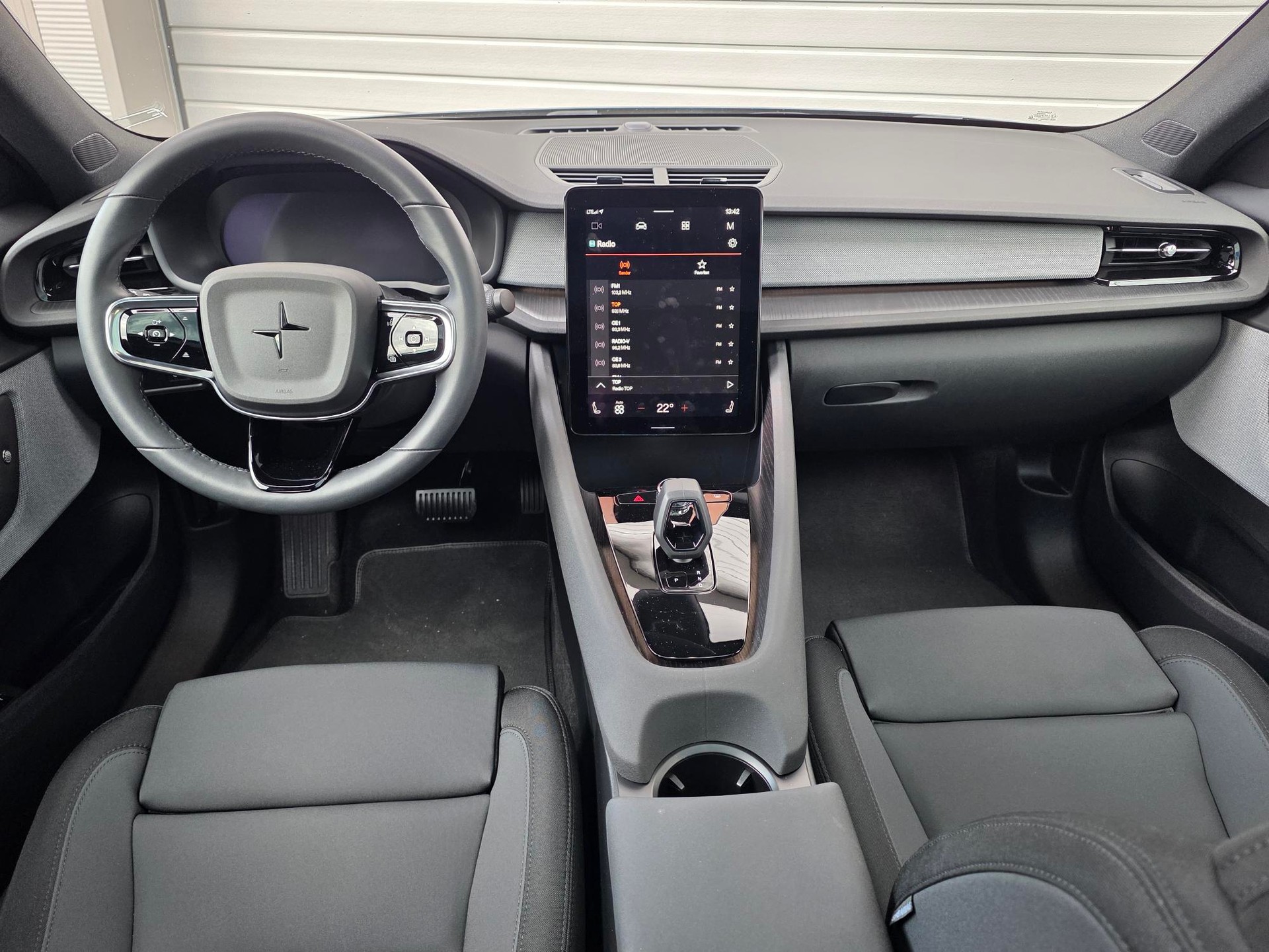 POLESTAR Polestar 2 Long Range Dual 78 kWh **GRATIS-SERVICE -GLASDACH -PLUS PAKET -WÄRME PUMPE -BATT. ZERTIFIKAT -GARANTIE BIS 05.2030**-image-8