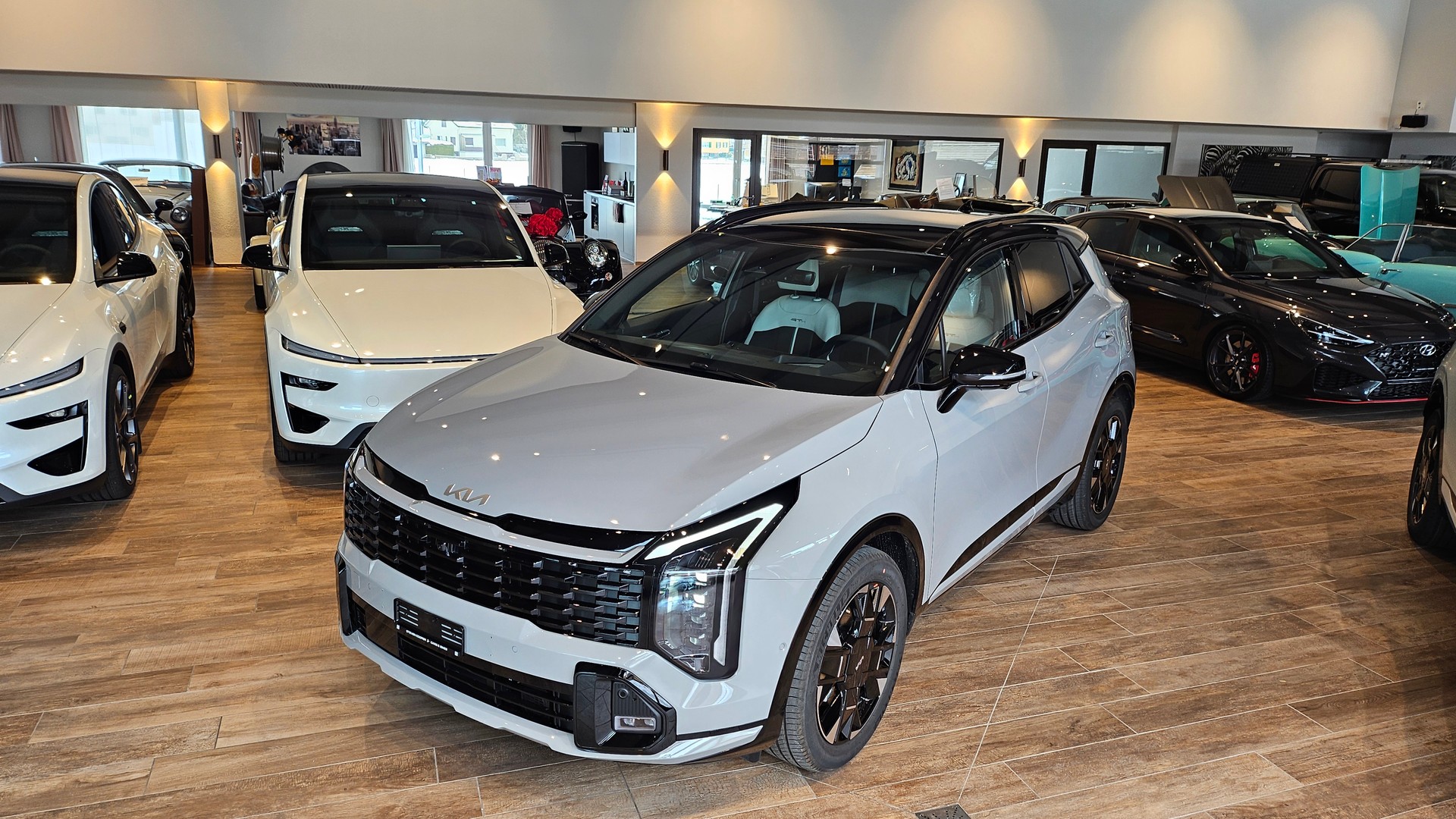 KIA Sportage 1.6T-GDi PHEV GT-Line 4x4 A-showroom-element-1