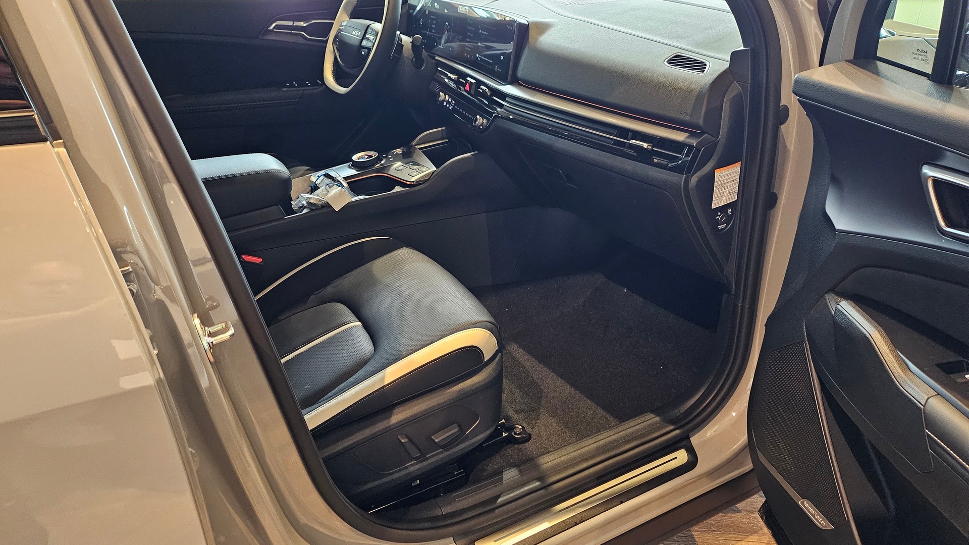 KIA Sportage 1.6T-GDi PHEV GT-Line 4x4 A-image-17