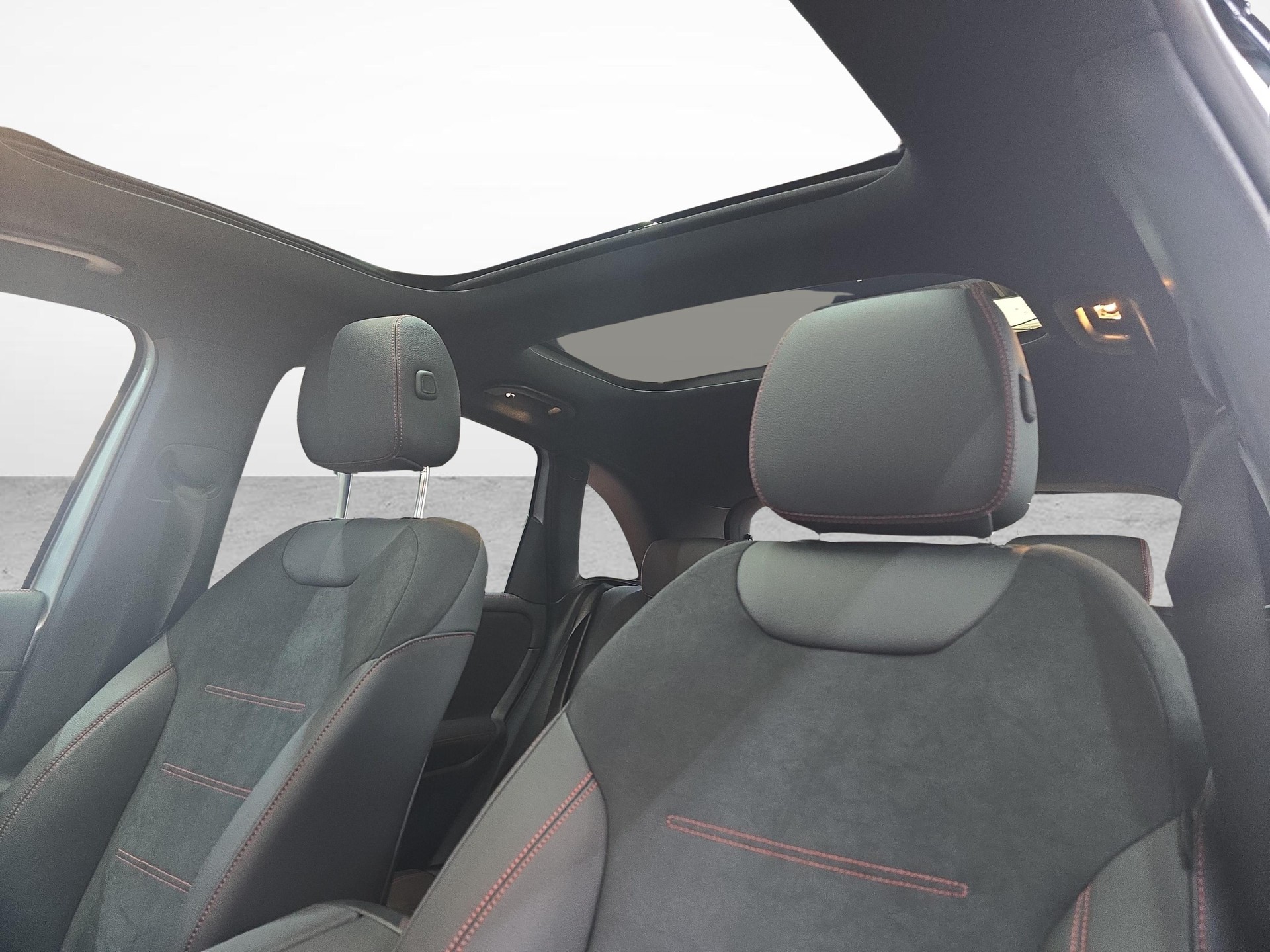 MERCEDES-BENZ B 250 e EQ Star AMG Line-image-8