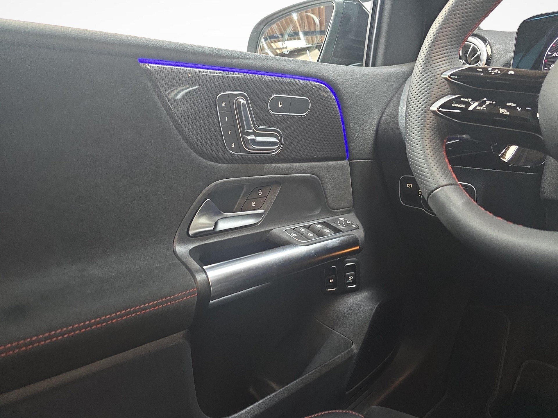 MERCEDES-BENZ B 250 e EQ Star AMG Line-image-10