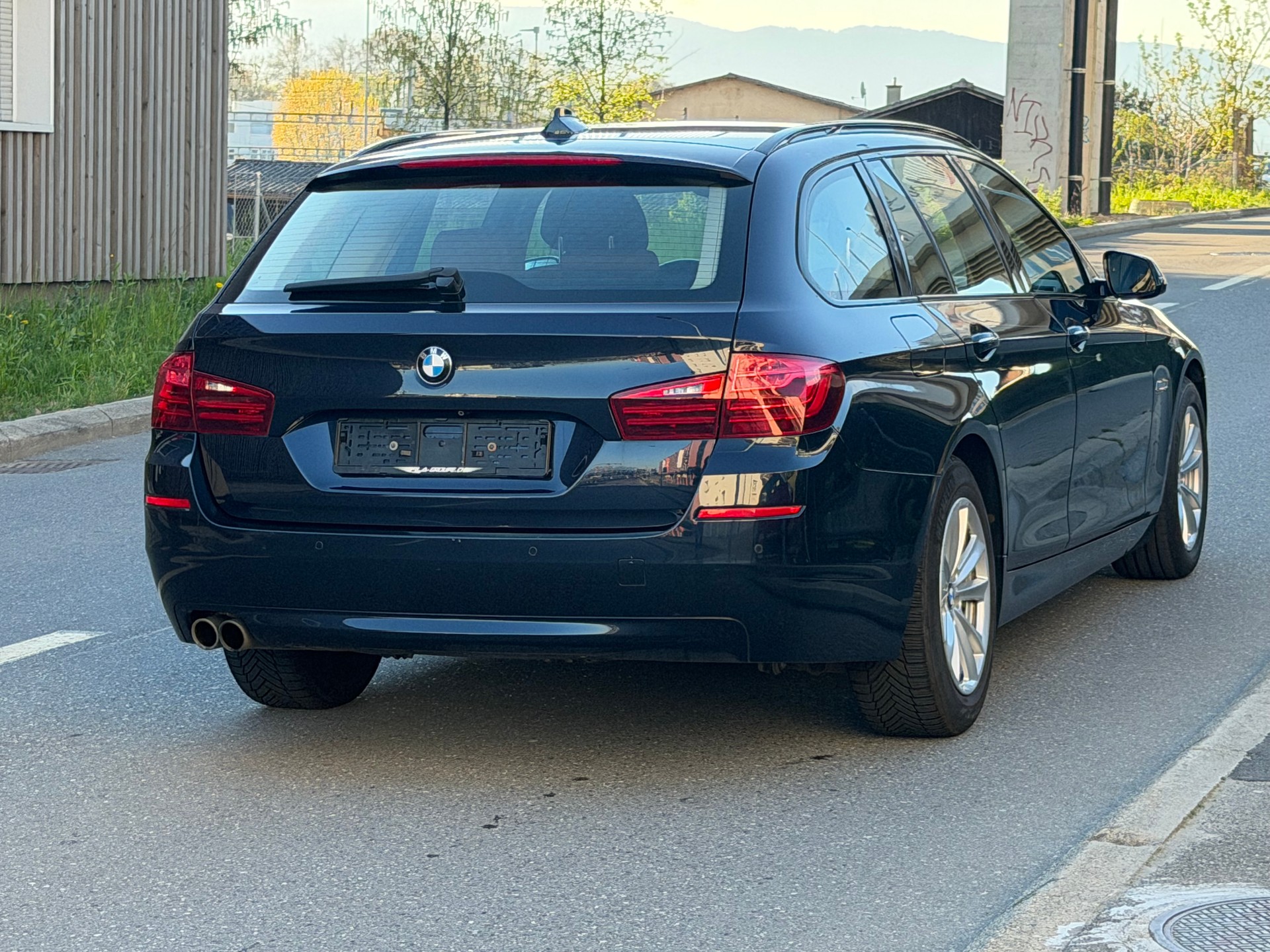 BMW 525d Touring xDrive Luxury Line Steptronic-image-5