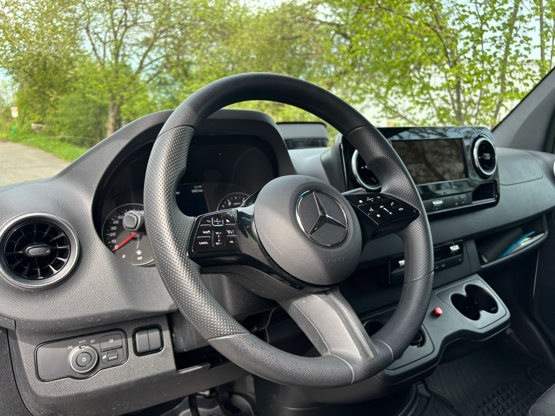 MERCEDES-BENZ Sprinter 319 CDI Lang 9G-TRONIC-image-4