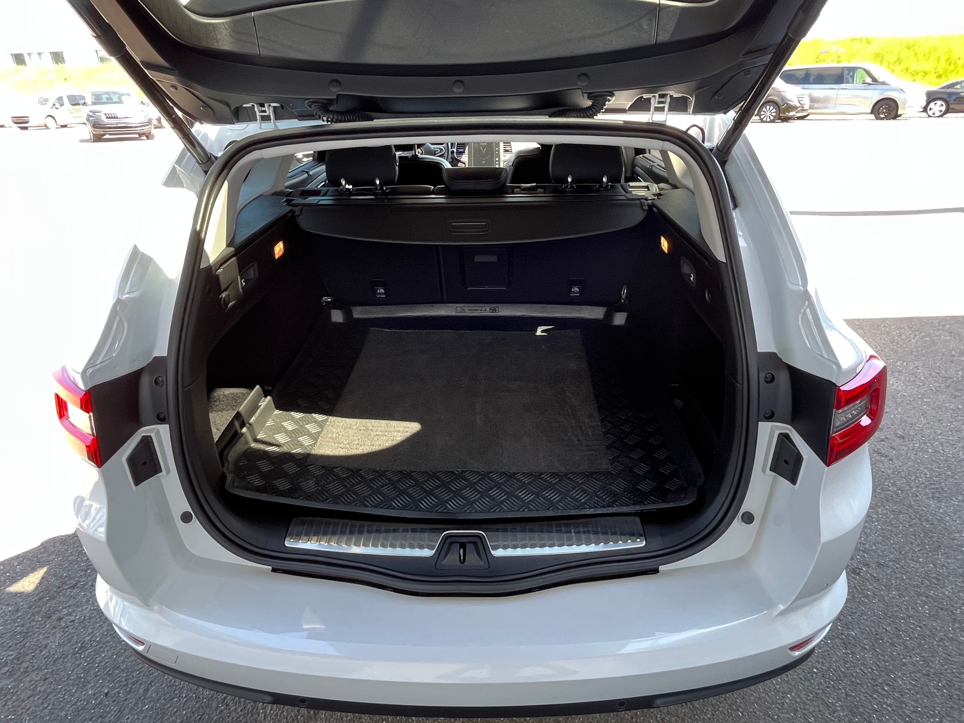 RENAULT Talisman Grandtour 1.6 TCe Initiale EDC+++TOPAUSSTATTUNG+++IM SCHÖNEN PERLWEISS+++-image-15