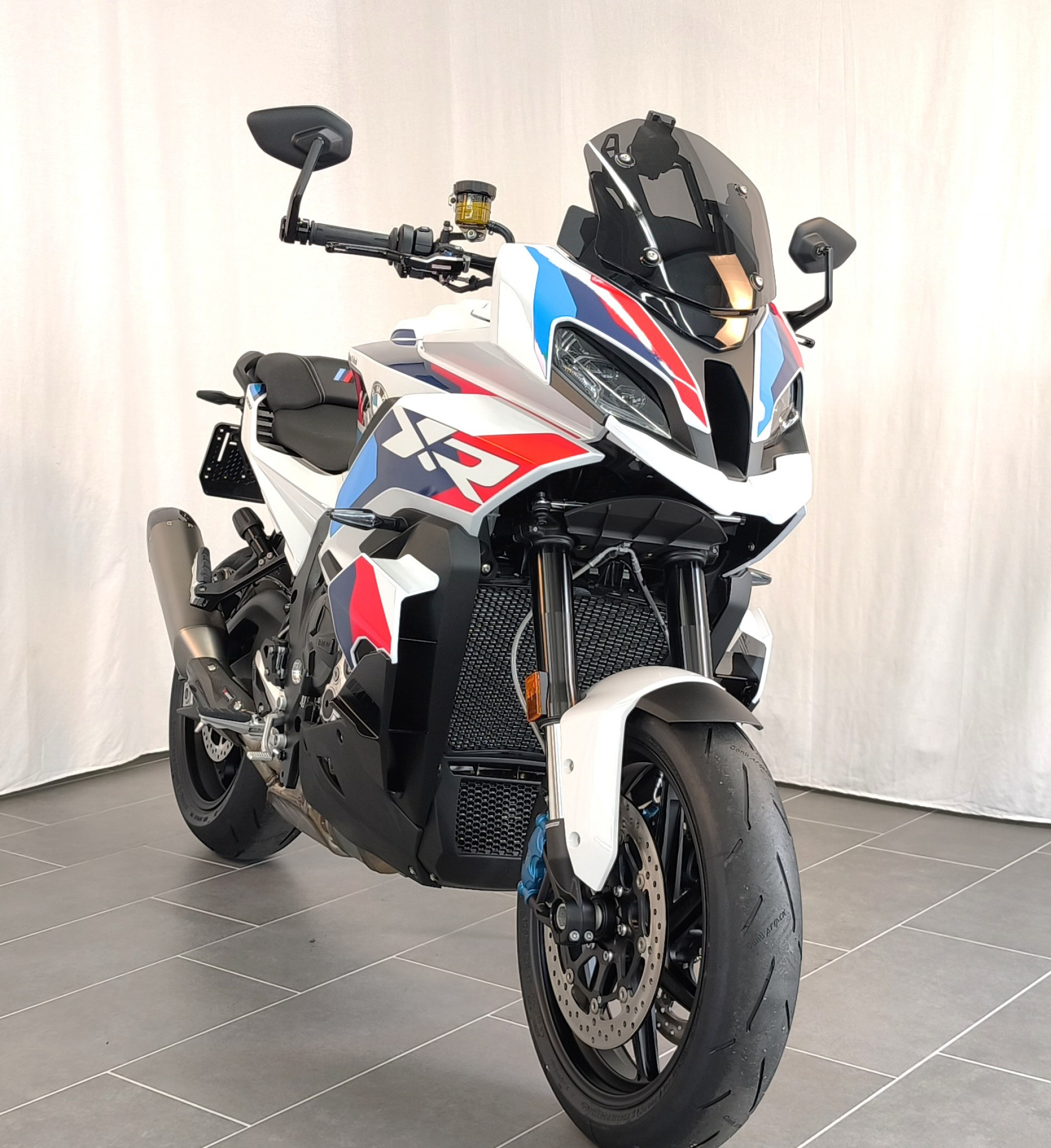 BMW M 1000 XR-image-1