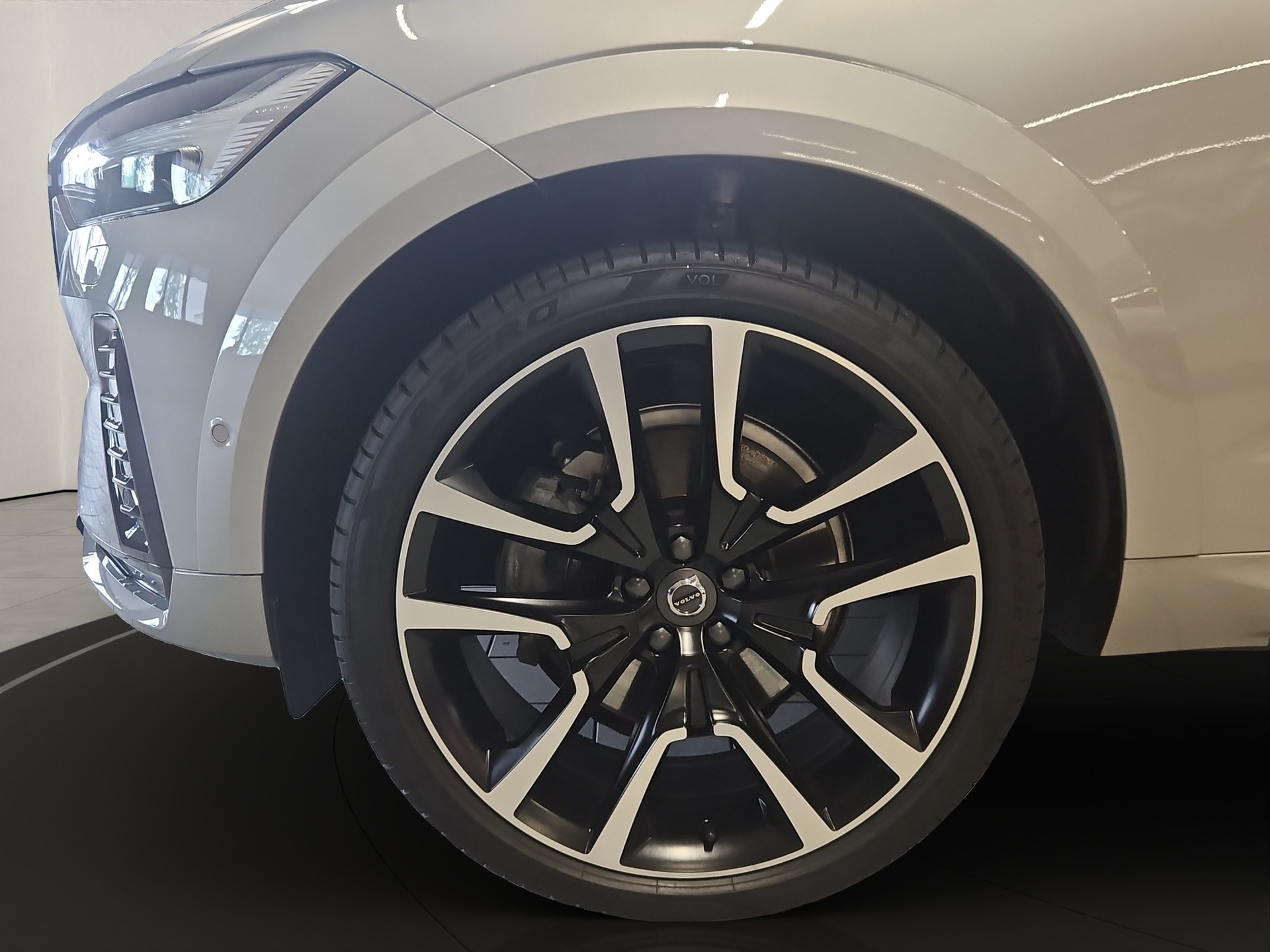 VOLVO XC60 2.0 B4 MH Ultimate Dark AWD-image-5