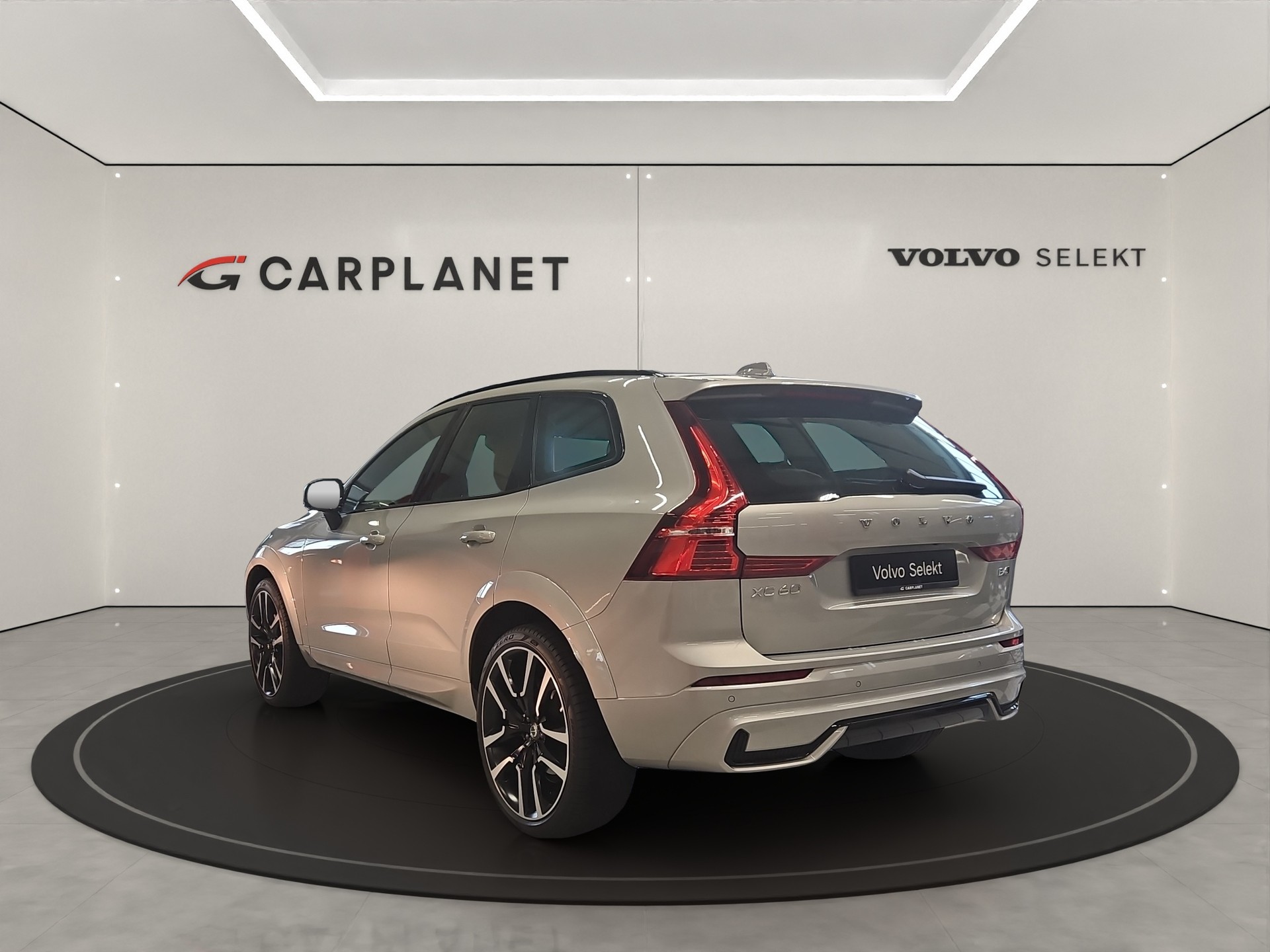 VOLVO XC60 2.0 B4 MH Ultimate Dark AWD-showroom-element-2