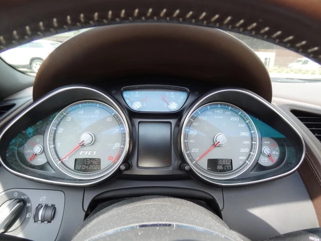 AUDI R8 Spyder 4.2 R-Tronic-image-10