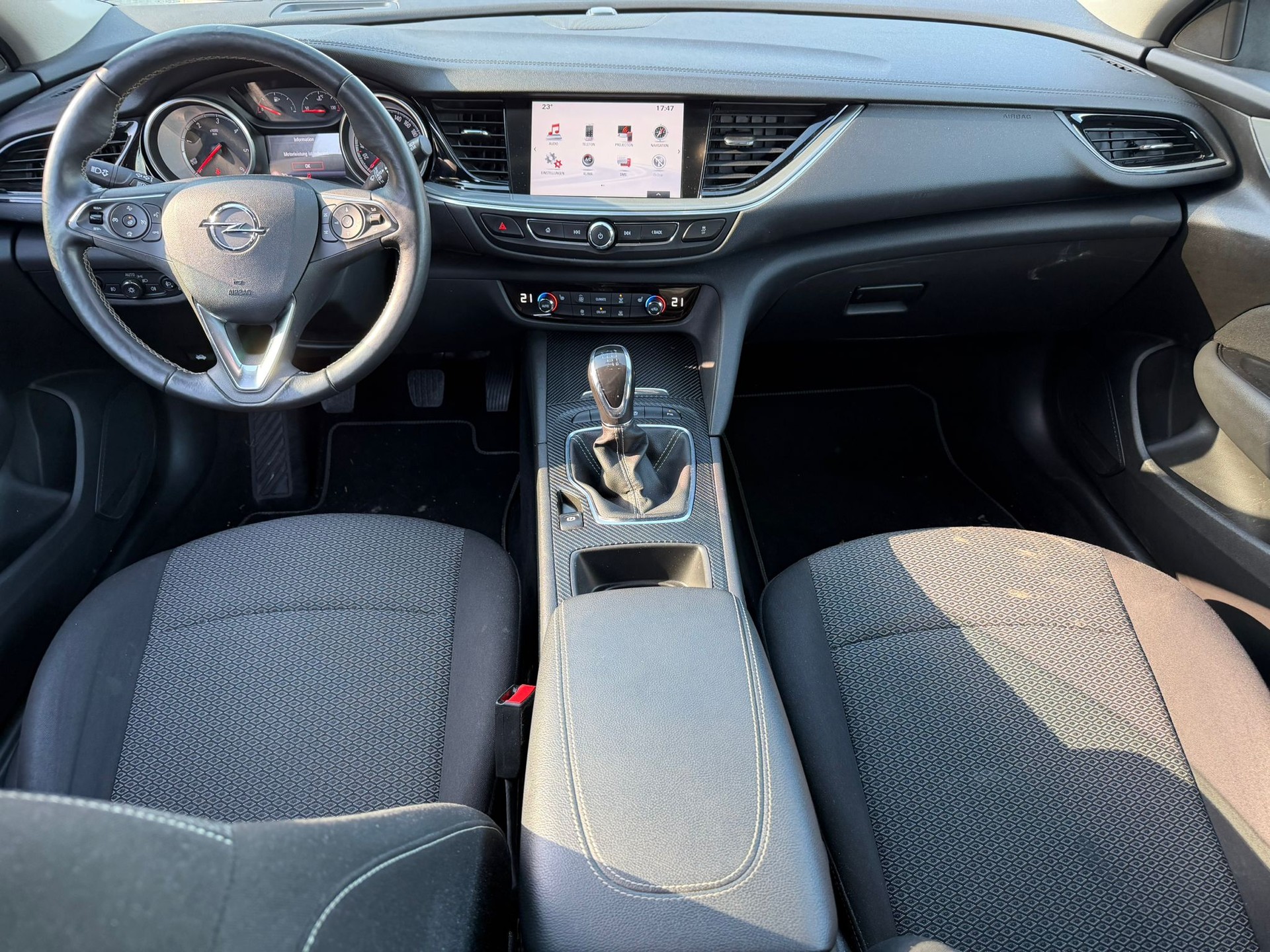 OPEL Insignia 2.0 CDTI Sports Tourer Edition-image-8
