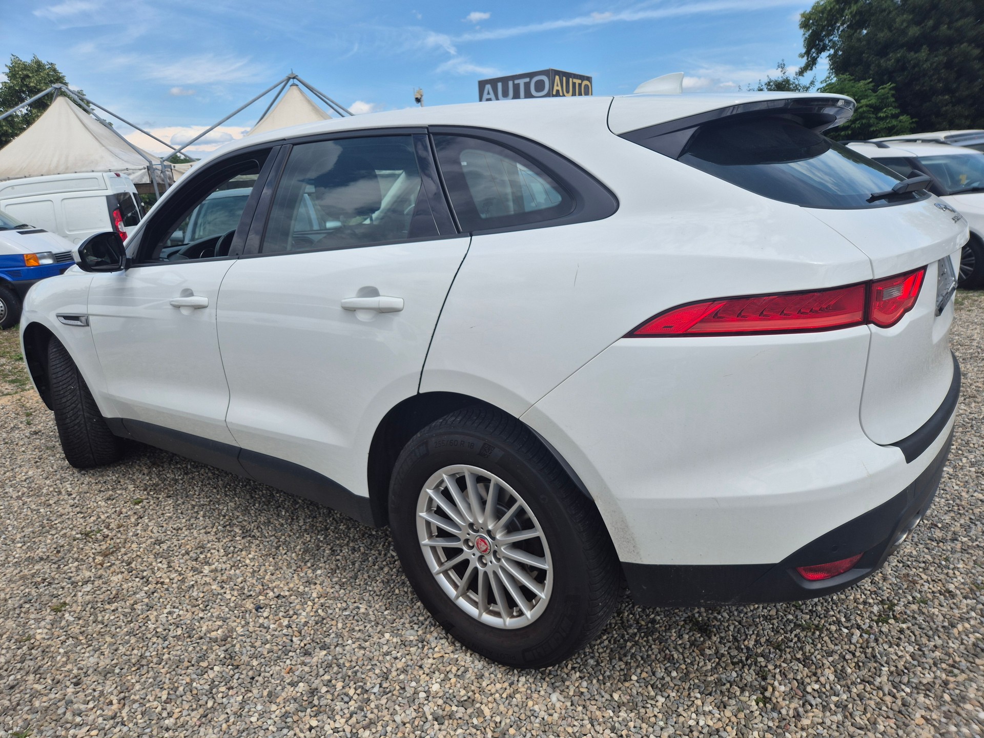 JAGUAR F-Pace 2.0d Portfolio AWD Automatik-image-2