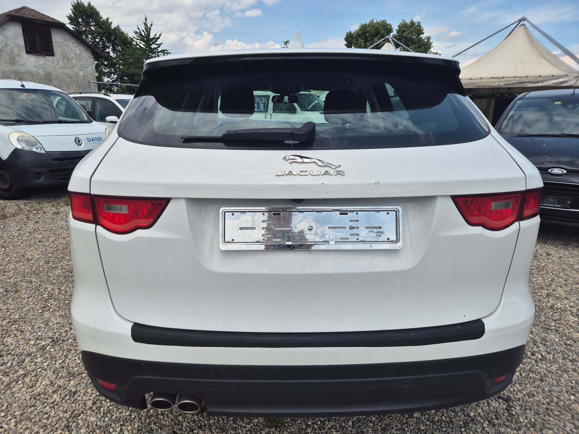 JAGUAR F-Pace 2.0d Portfolio AWD Automatik-image-4