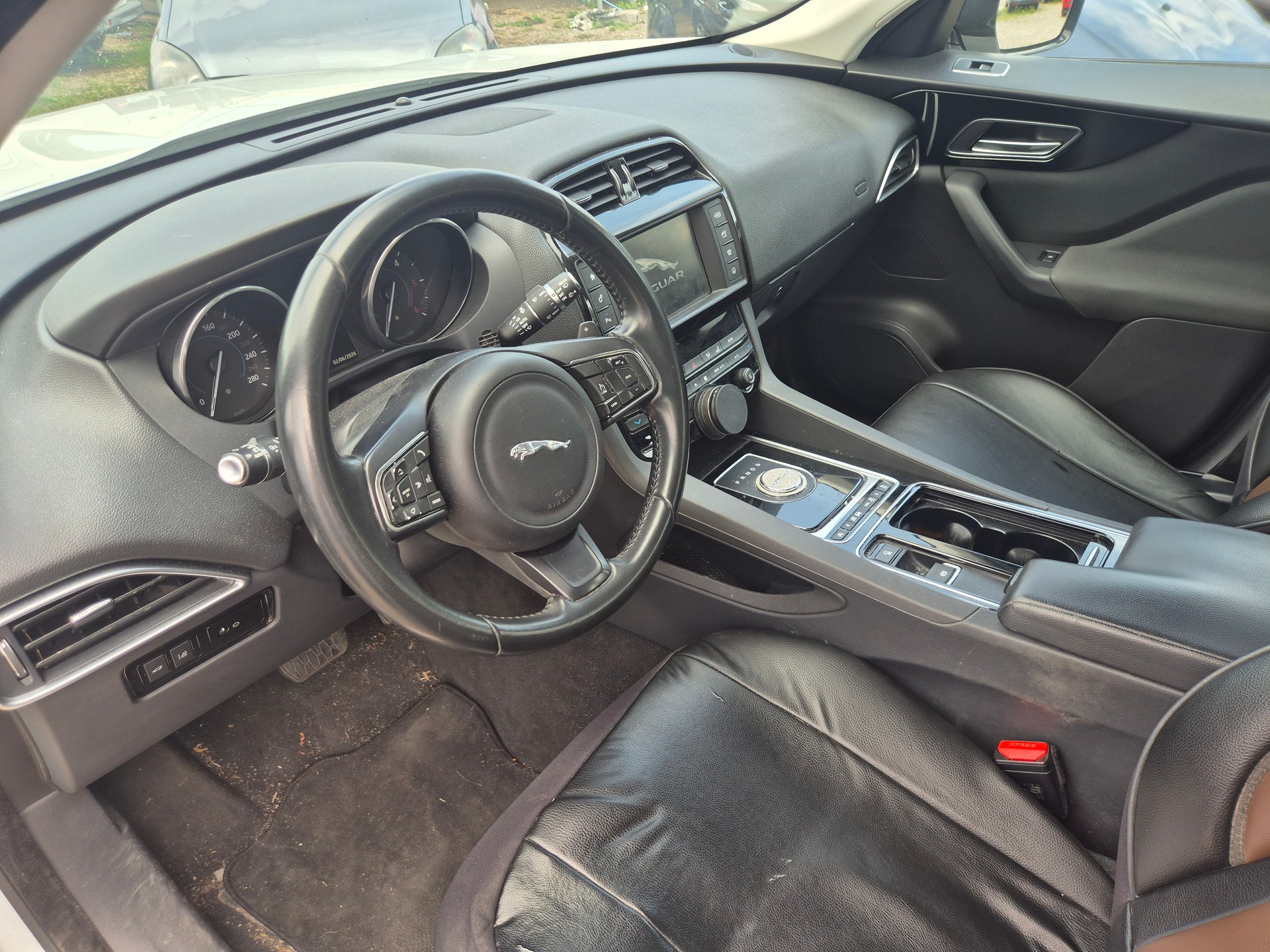 JAGUAR F-Pace 2.0d Portfolio AWD Automatik-image-7