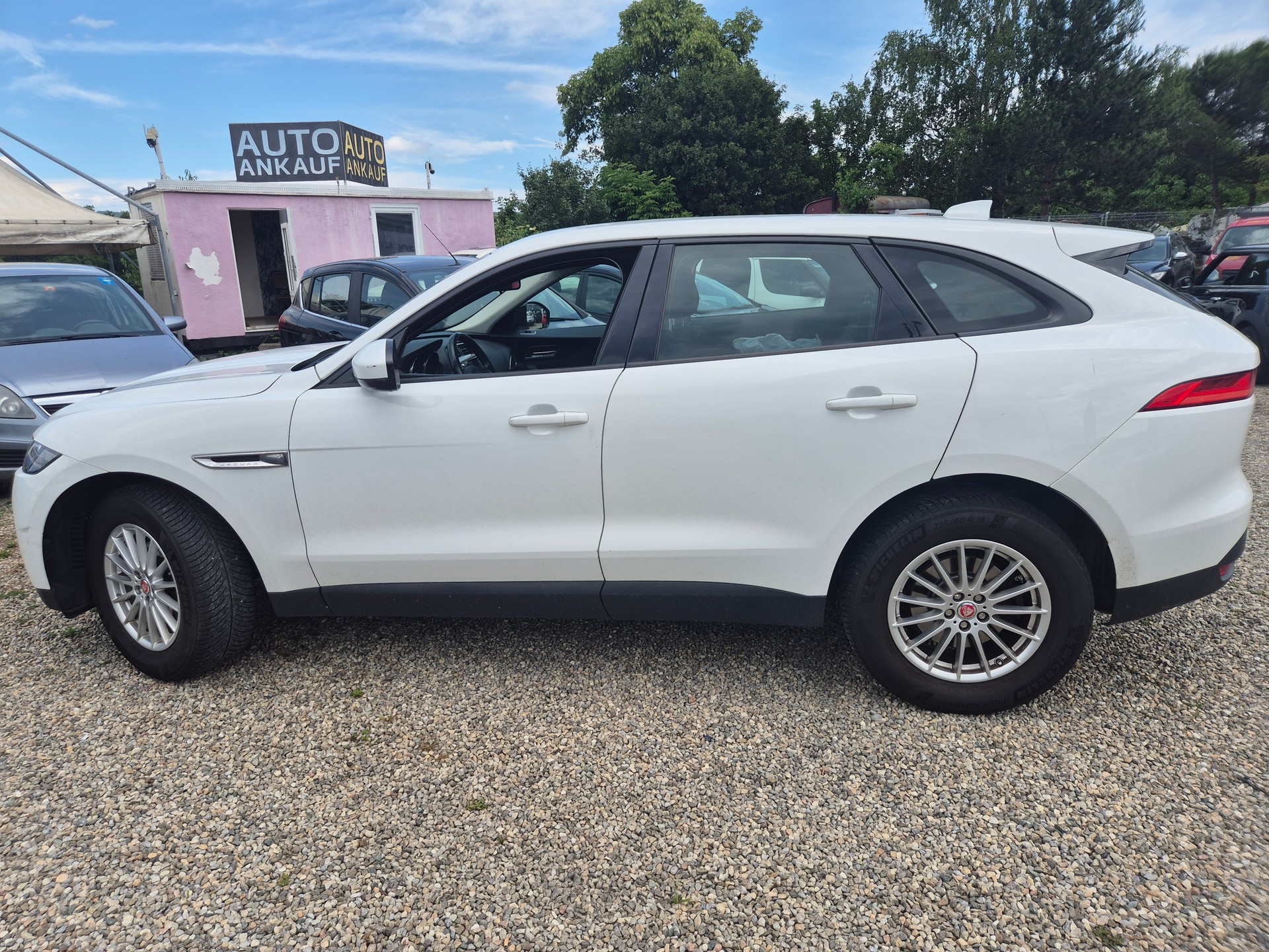 JAGUAR F-Pace 2.0d Portfolio AWD Automatik-image-6