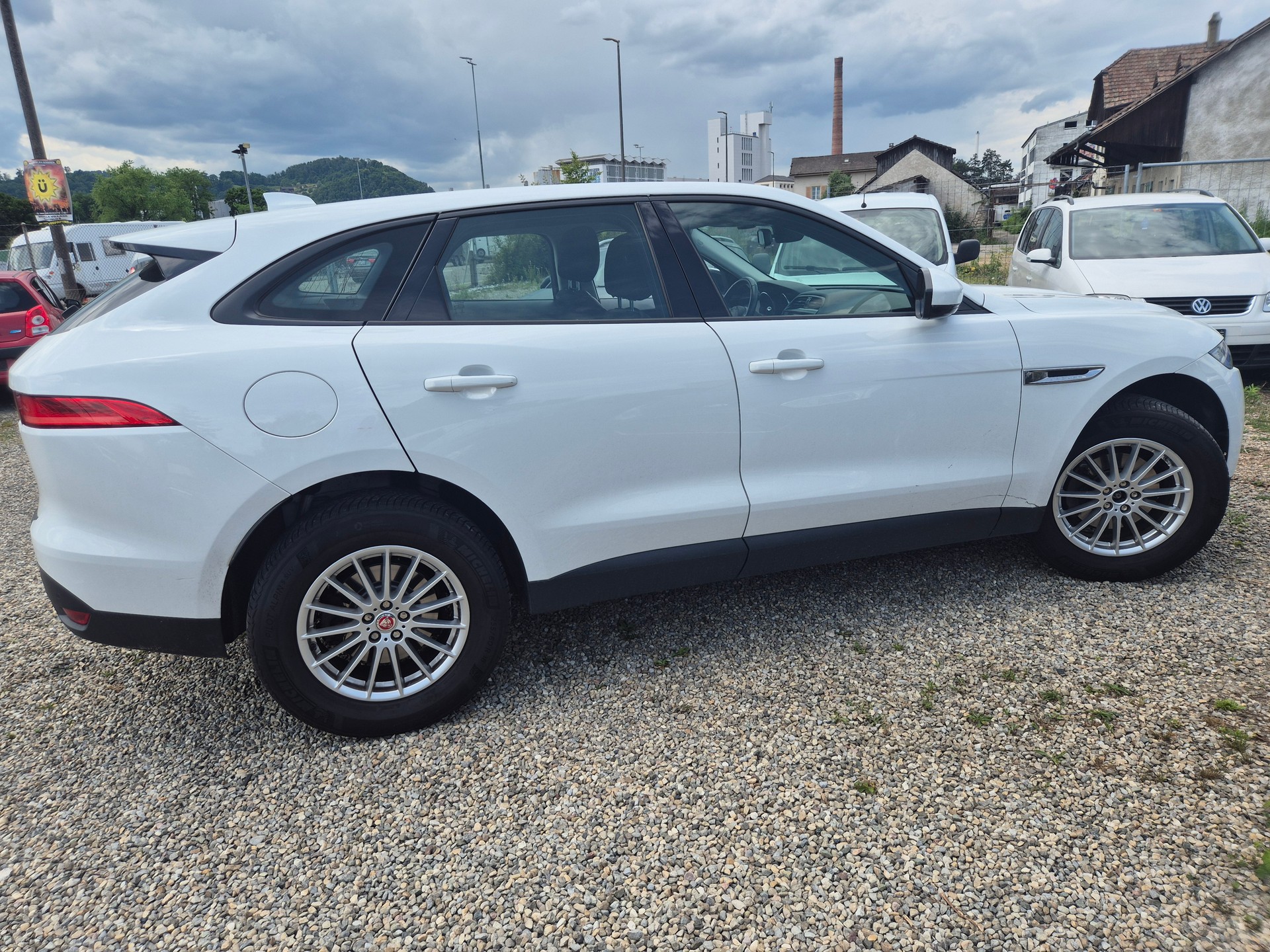 JAGUAR F-Pace 2.0d Portfolio AWD Automatik-image-5