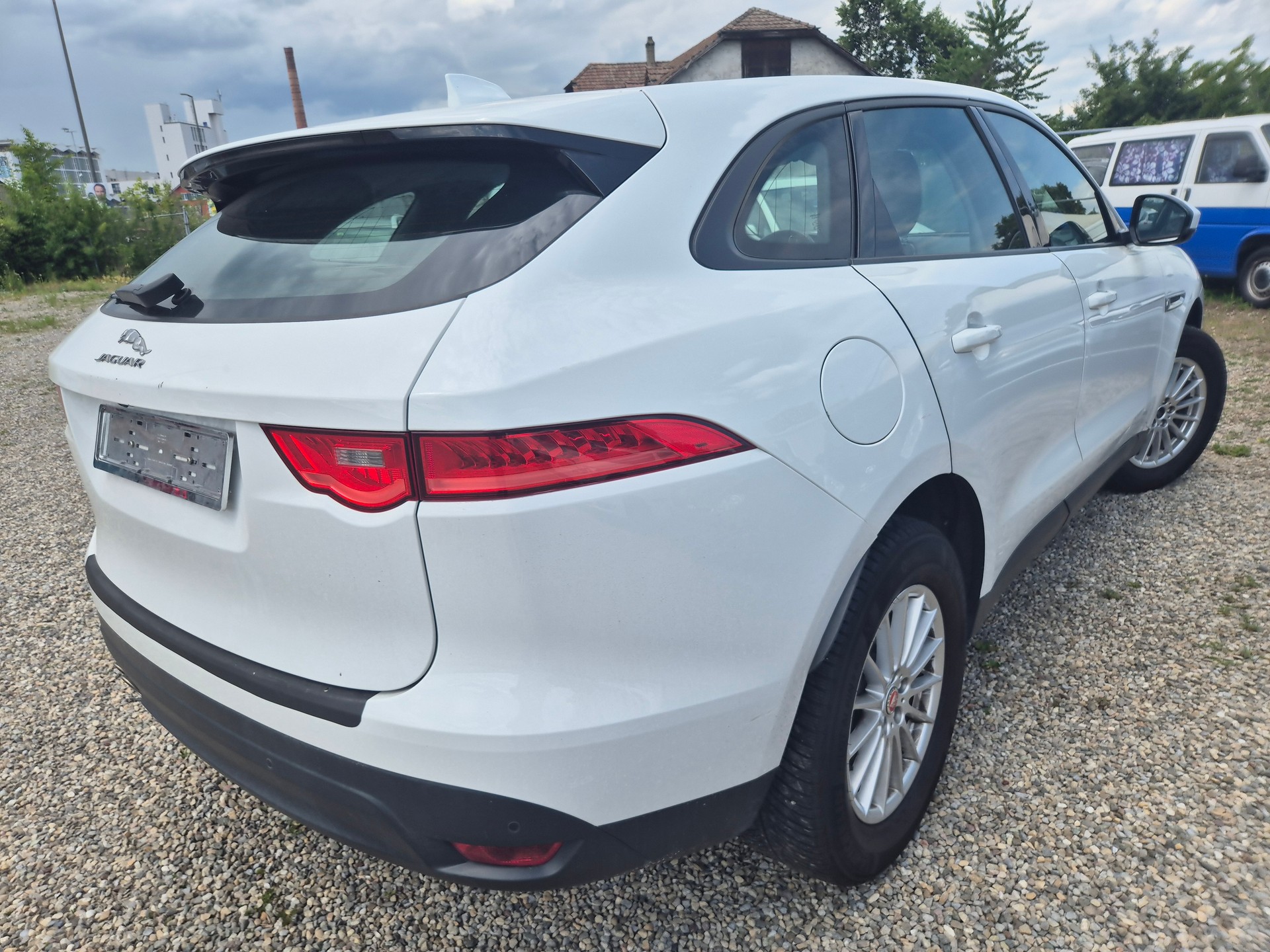 JAGUAR F-Pace 2.0d Portfolio AWD Automatik-image-3