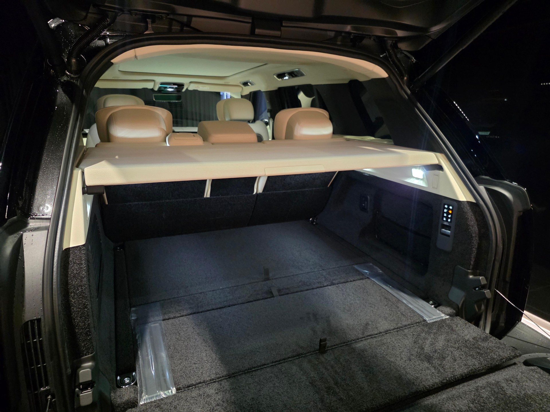 LAND ROVER Range Rover 4.4 V8 Autobiography-showroom-element-3