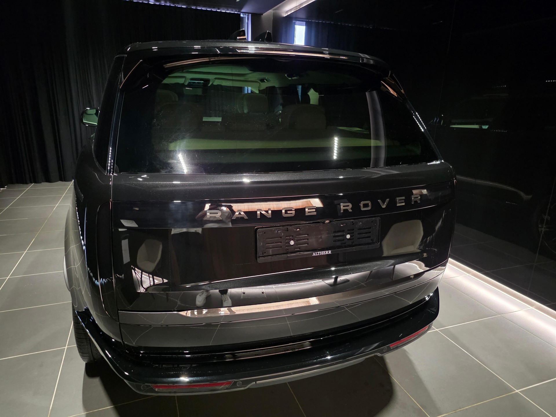 LAND ROVER Range Rover 4.4 V8 Autobiography-showroom-element-2