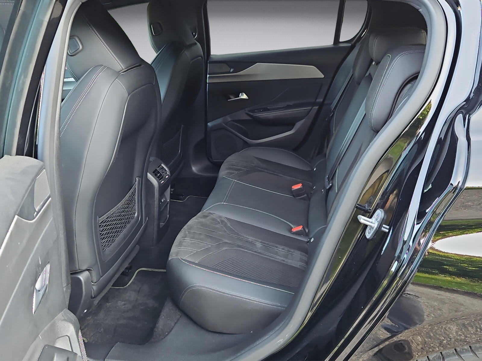PEUGEOT 308 1.2 Pure Tech GT EAT8-image-10
