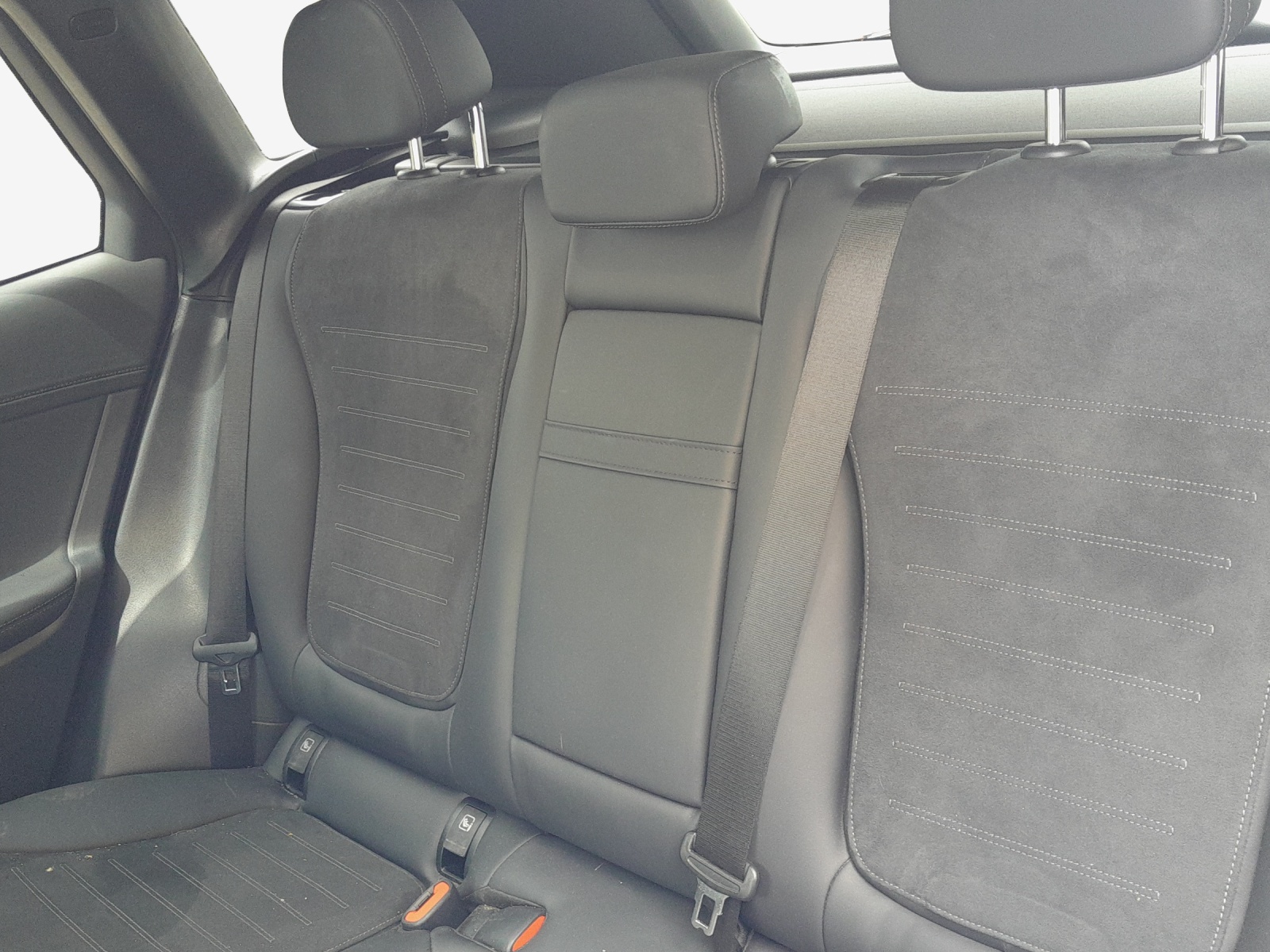 MERCEDES-BENZ GLC 300 de 4Matic 9G-Tronic-image-11