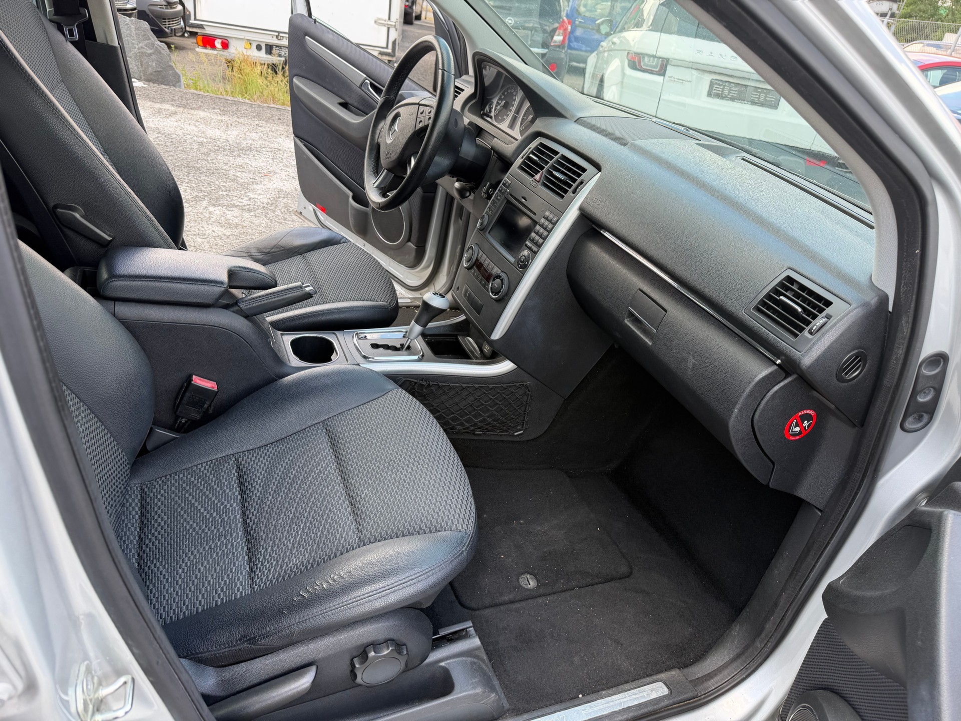 MERCEDES-BENZ B 200 Autotronic-image-5