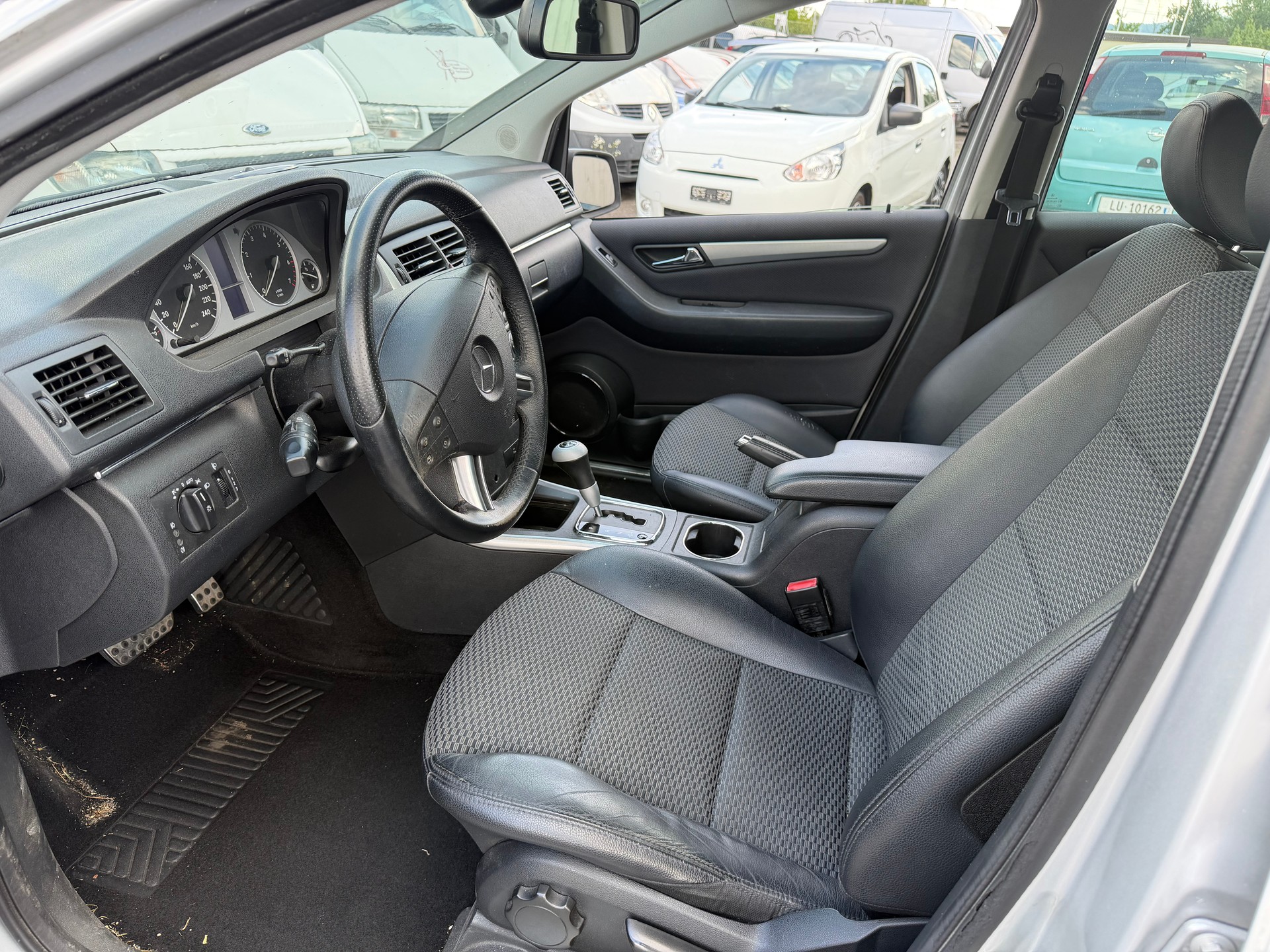 MERCEDES-BENZ B 200 Autotronic-image-10