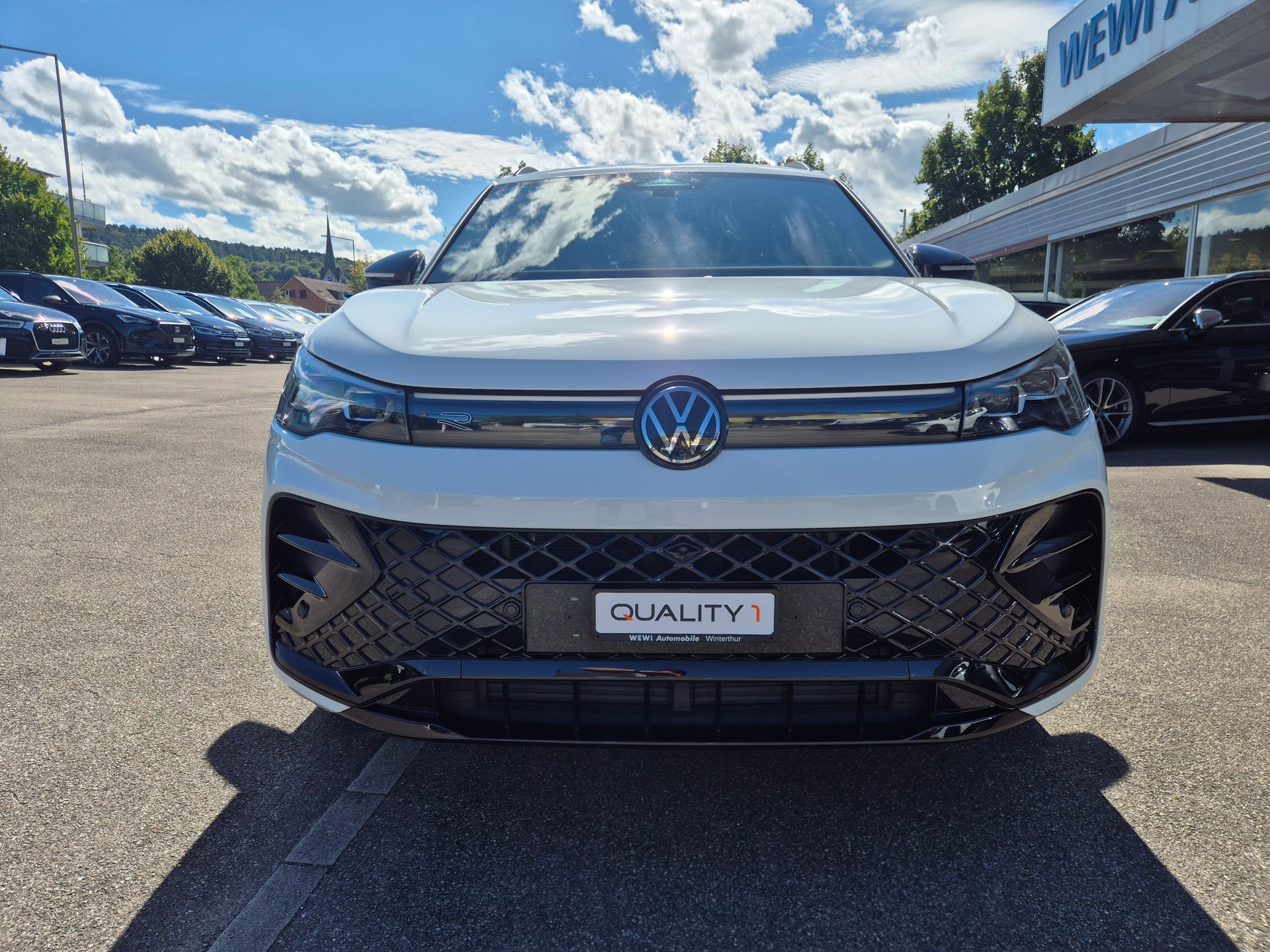 VW Tiguan 2.0 TSI DSG R-Line 4Motion-showroom-element-2