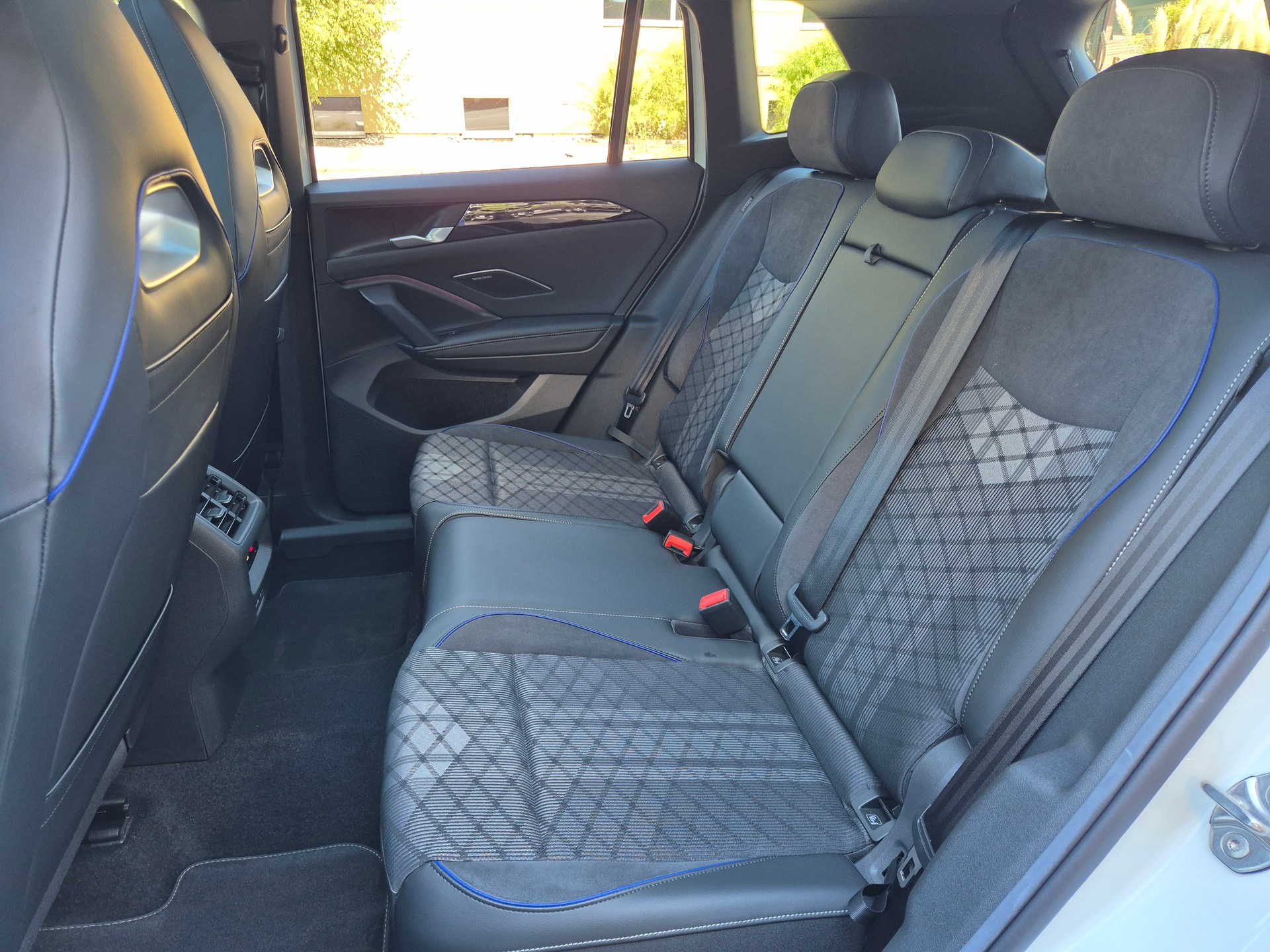 VW Tiguan 2.0 TSI DSG R-Line 4Motion-image-18