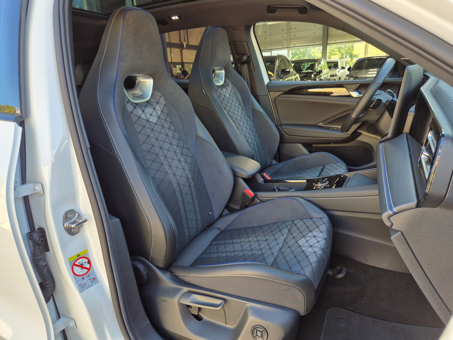 VW Tiguan 2.0 TSI DSG R-Line 4Motion-image-19
