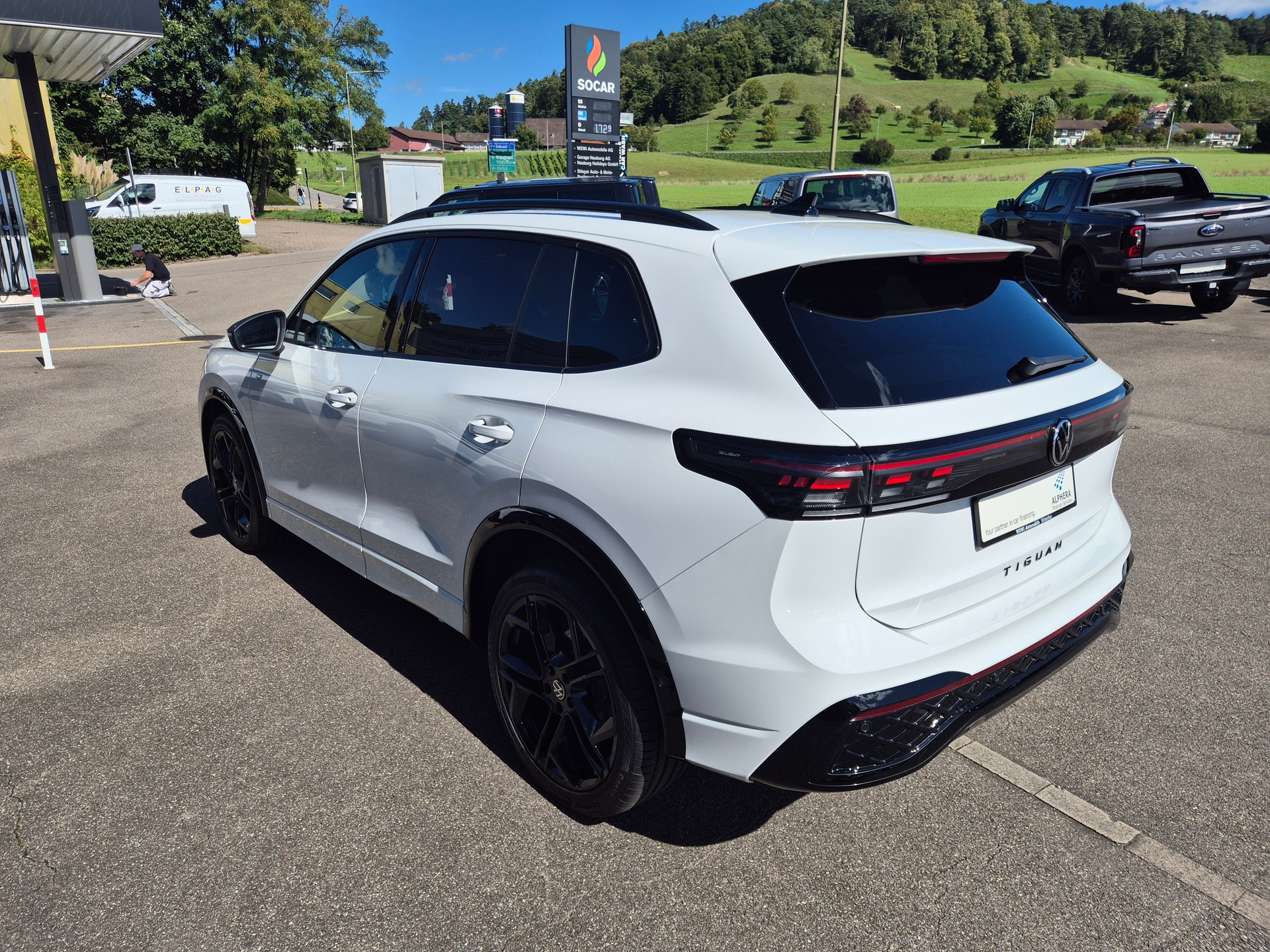 VW Tiguan 2.0 TSI DSG R-Line 4Motion-image-6
