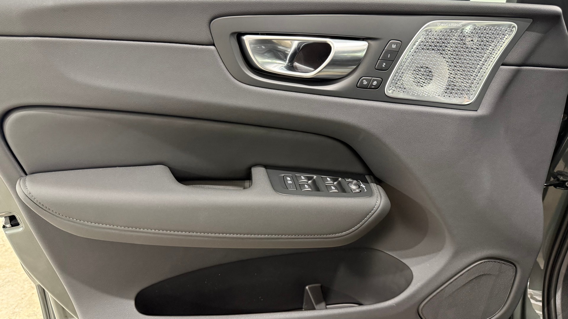 VOLVO XC60 2.0 T6 TE Ultra Dark eAWD-image-10
